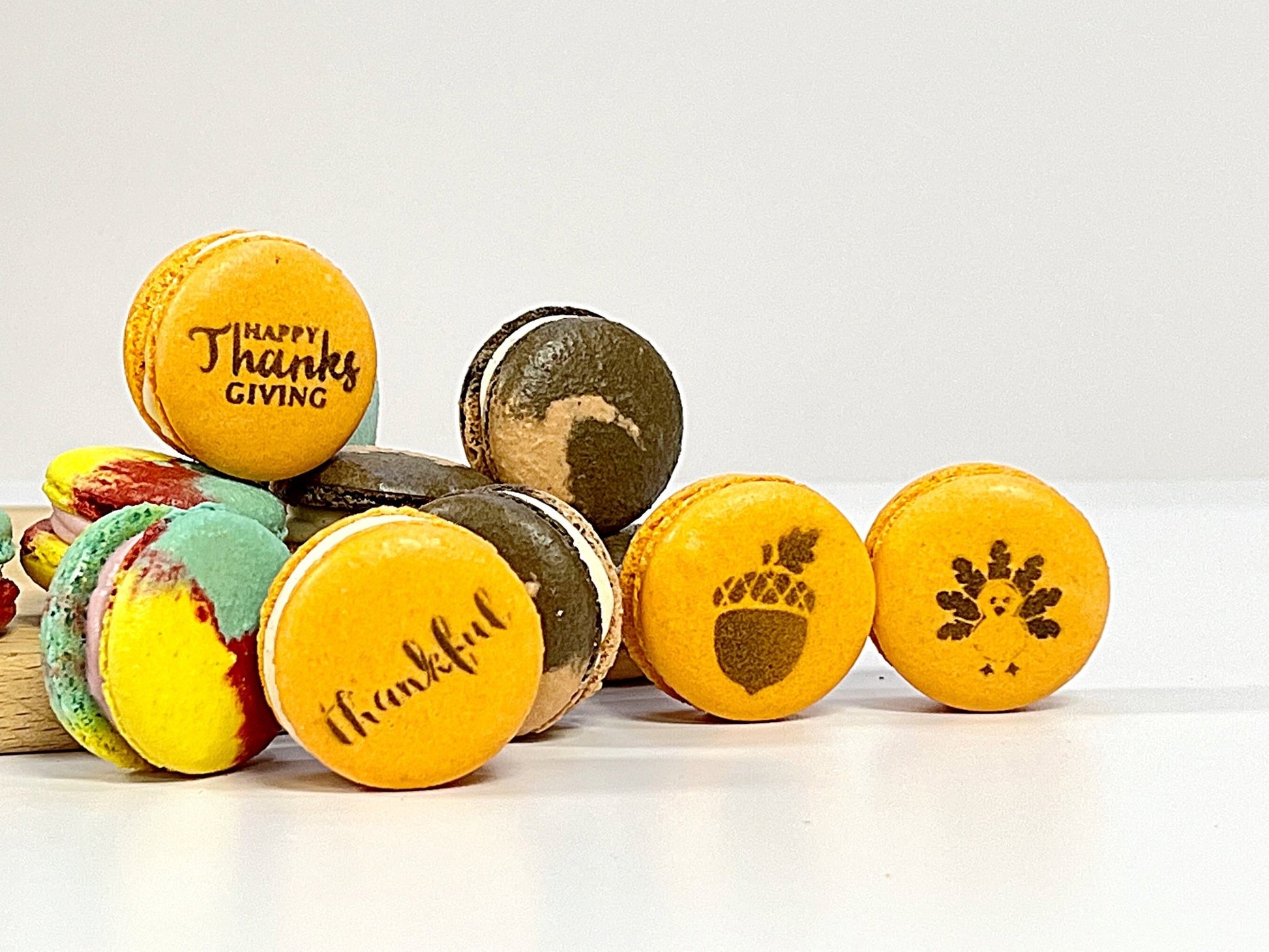 12 Pack Happy Thanksgiving Macaron Collection with Clear Gift Box | Ideal for Thanksgiving Festivities - Macaron Centrale