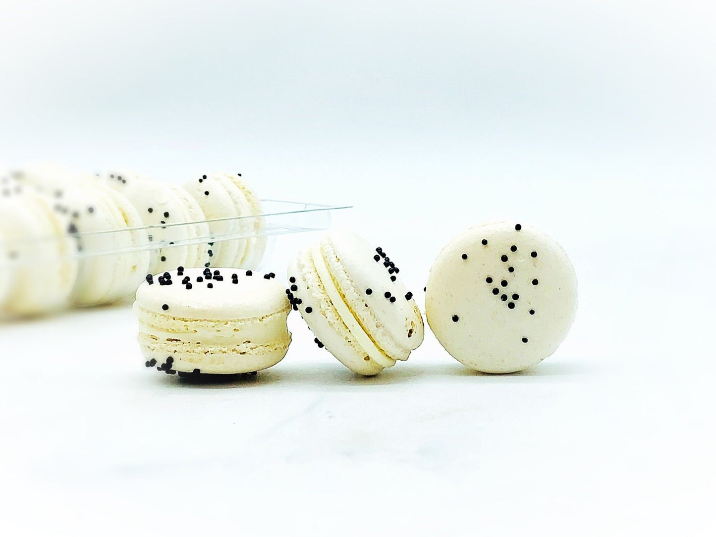 50 Pack Cookie'n Cream Macarons French Macaron Value Pack - Macaron Centrale