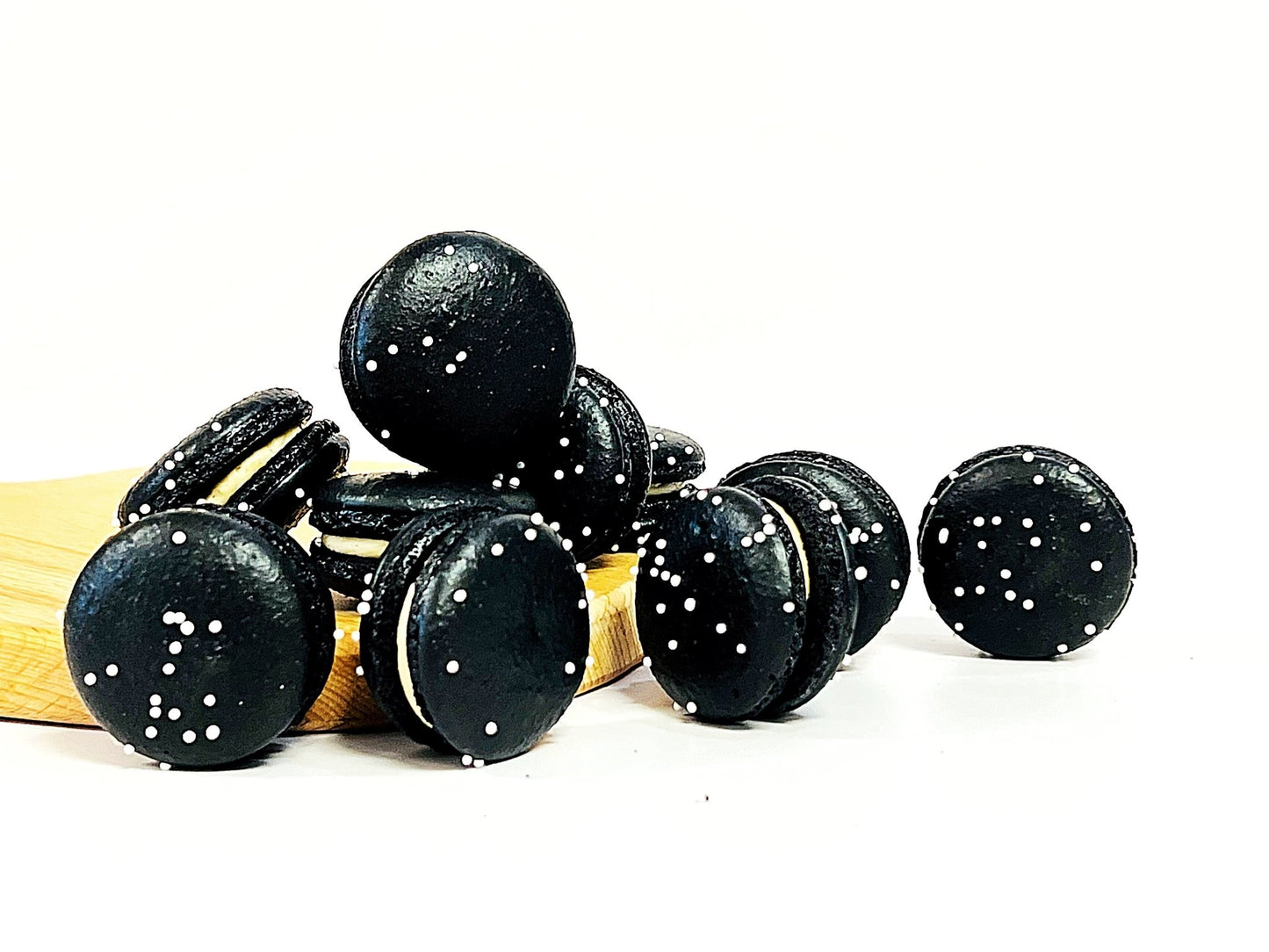 50 Pack Majestic Coconut French Macaron Value Pack - Macaron Centrale