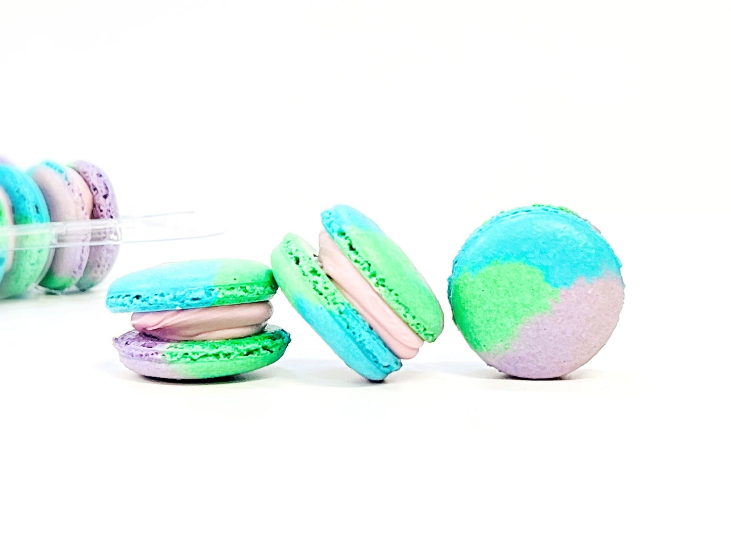 50 Pack Pastel Swirl French Macaron Value Pack | Gourmet Huckleberry Flavor - Macaron Centrale