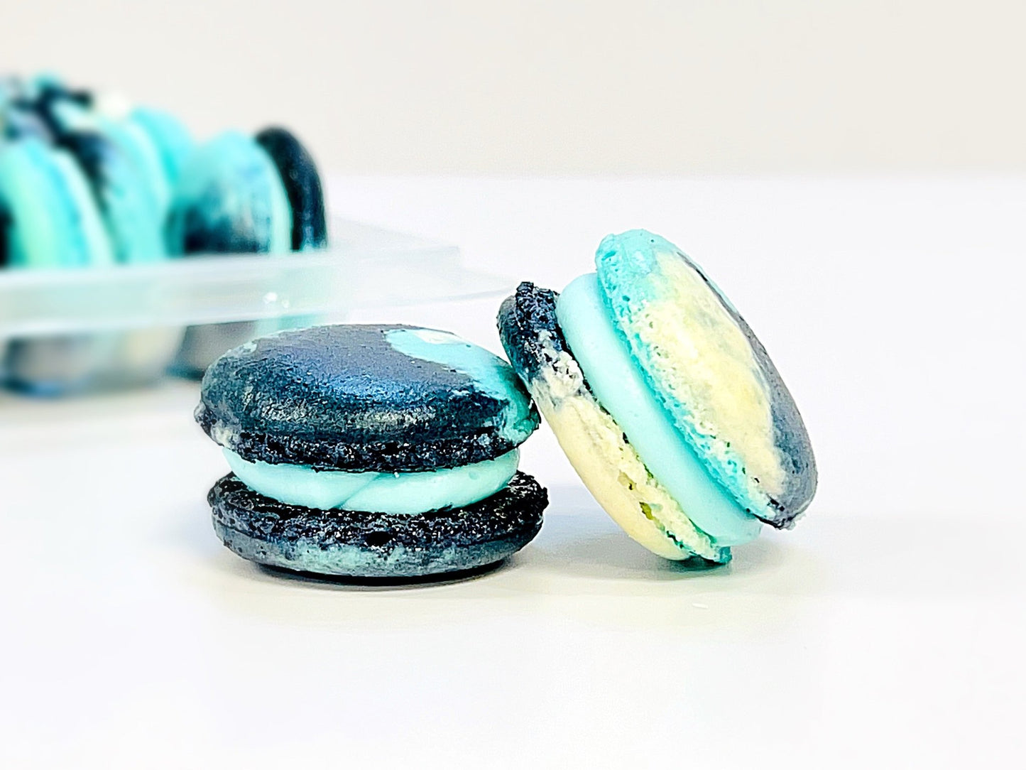 6 Pack Blue Curacao White Chocolate French Macaron - Macaron Centrale