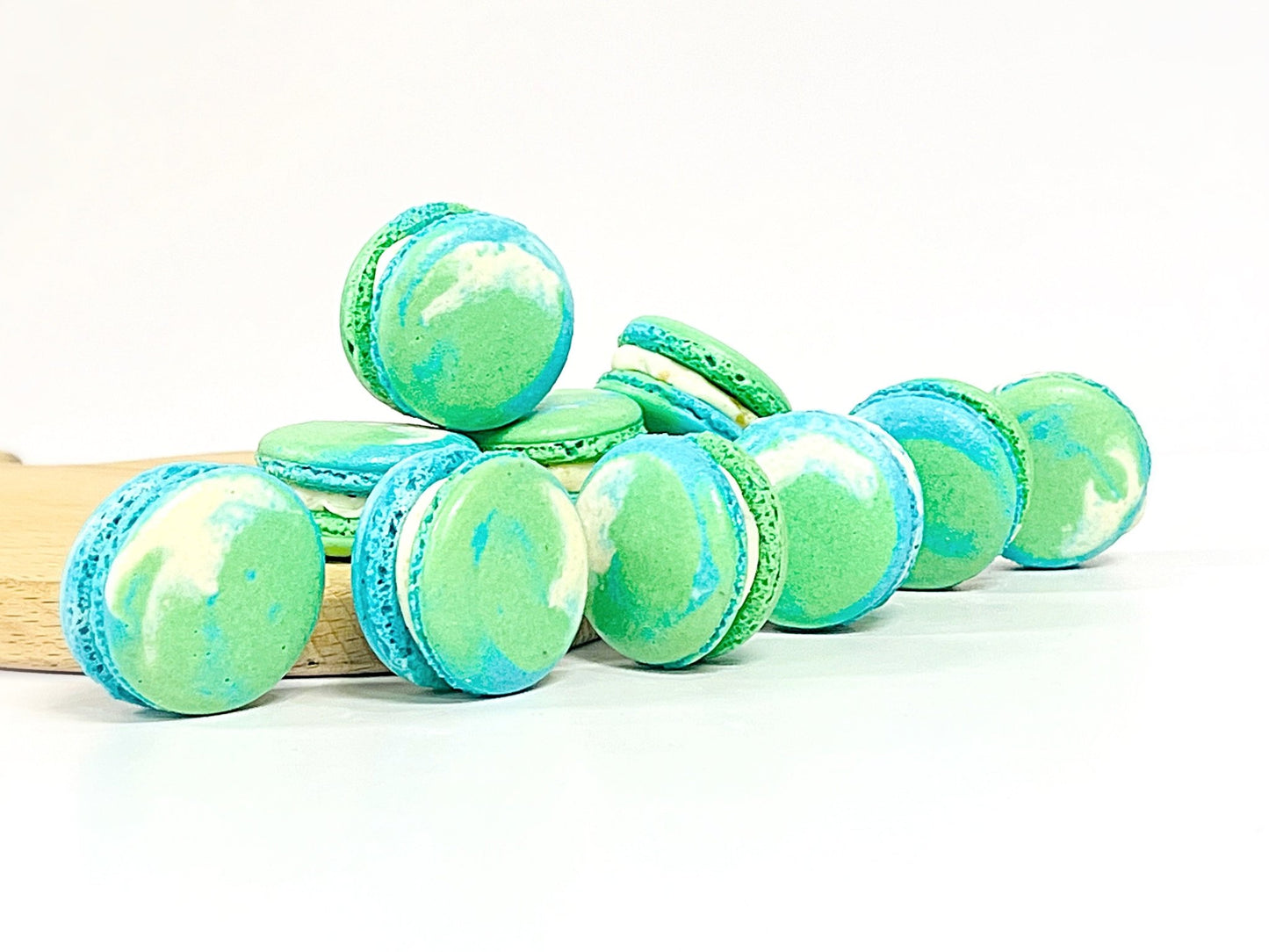6 Pack Blueberry Pistachio French Macarons - Macaron Centrale