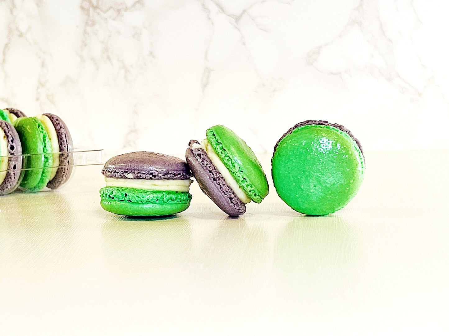 6 Pack Chocolate Pistachio Macaro - Macaron Centrale