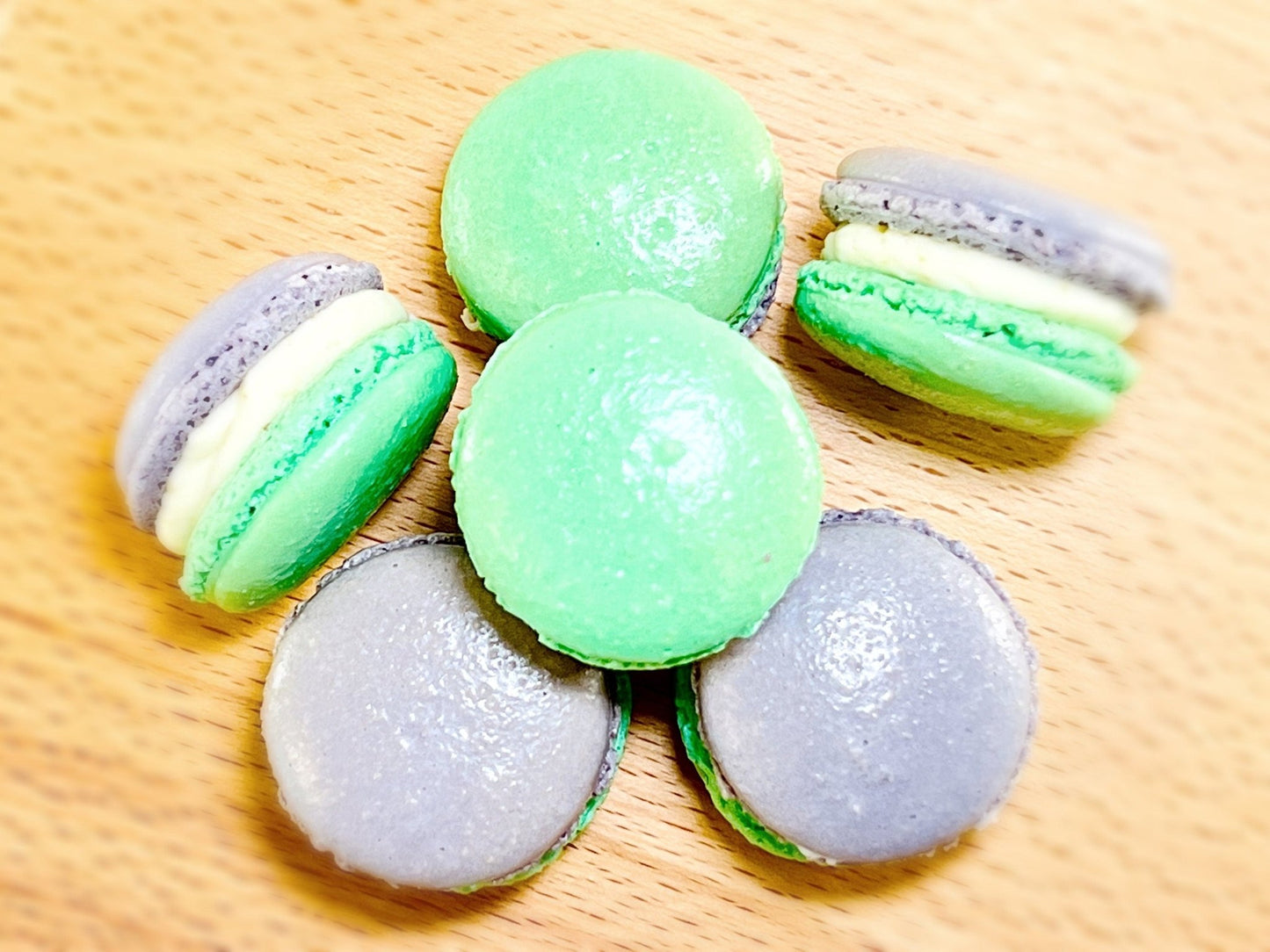 6 Pack Chocolate Pistachio Macaro - Macaron Centrale