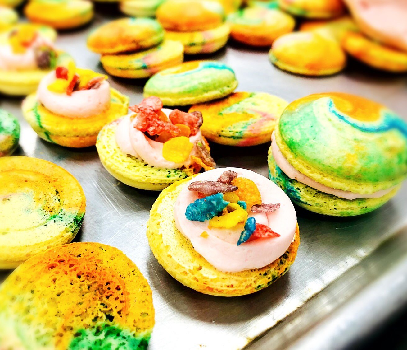 6 Pack fruity pebble French macarons - Macaron Centrale