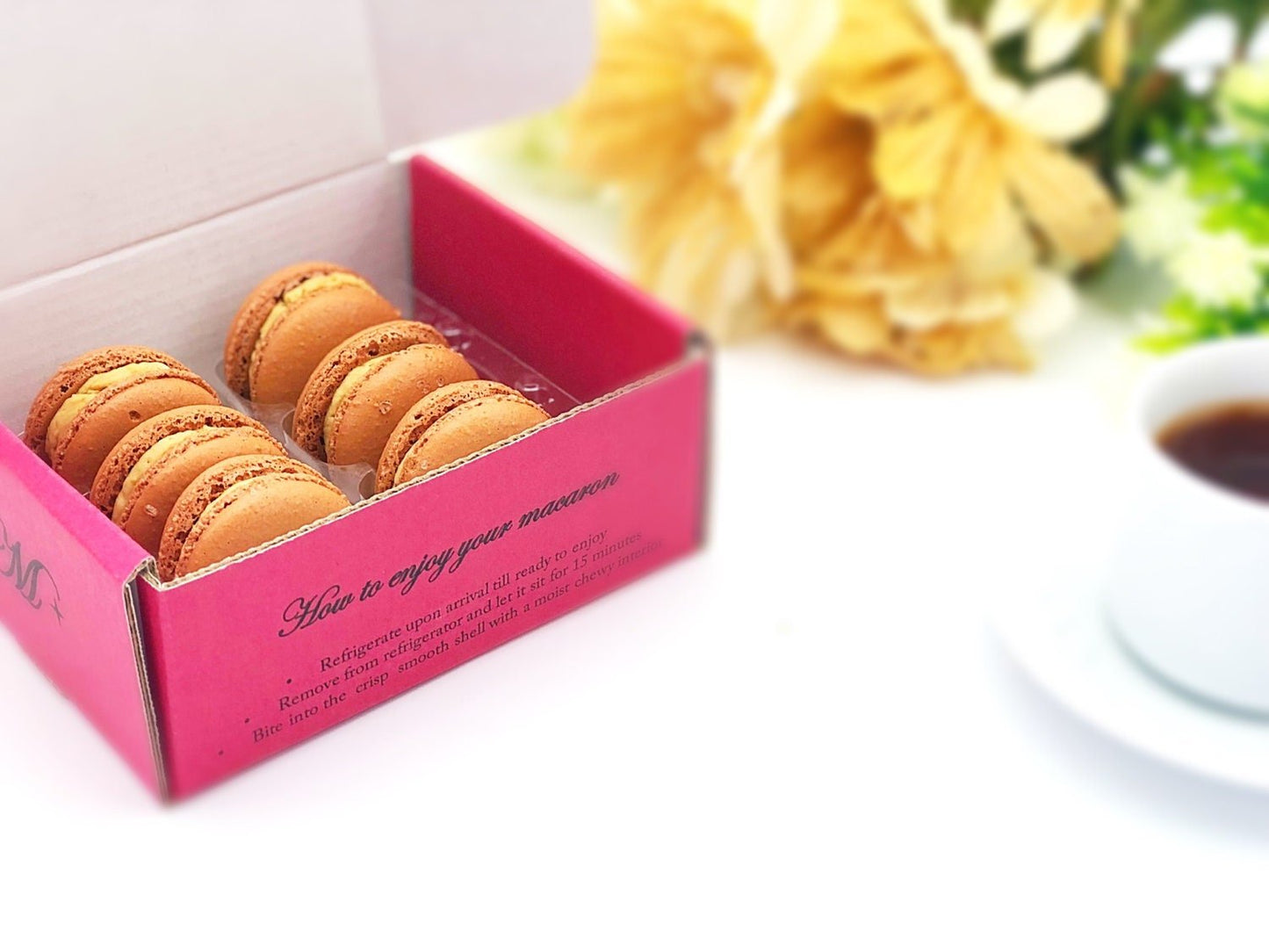 6 Pack salted caramel macarons - Macaron Centrale