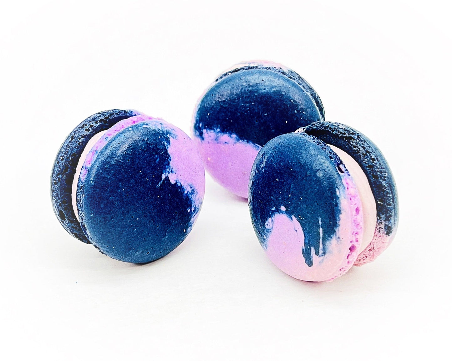 6 Pack The Grapery French Macarons (Blue Raspberry and Grape) - Macaron Centrale