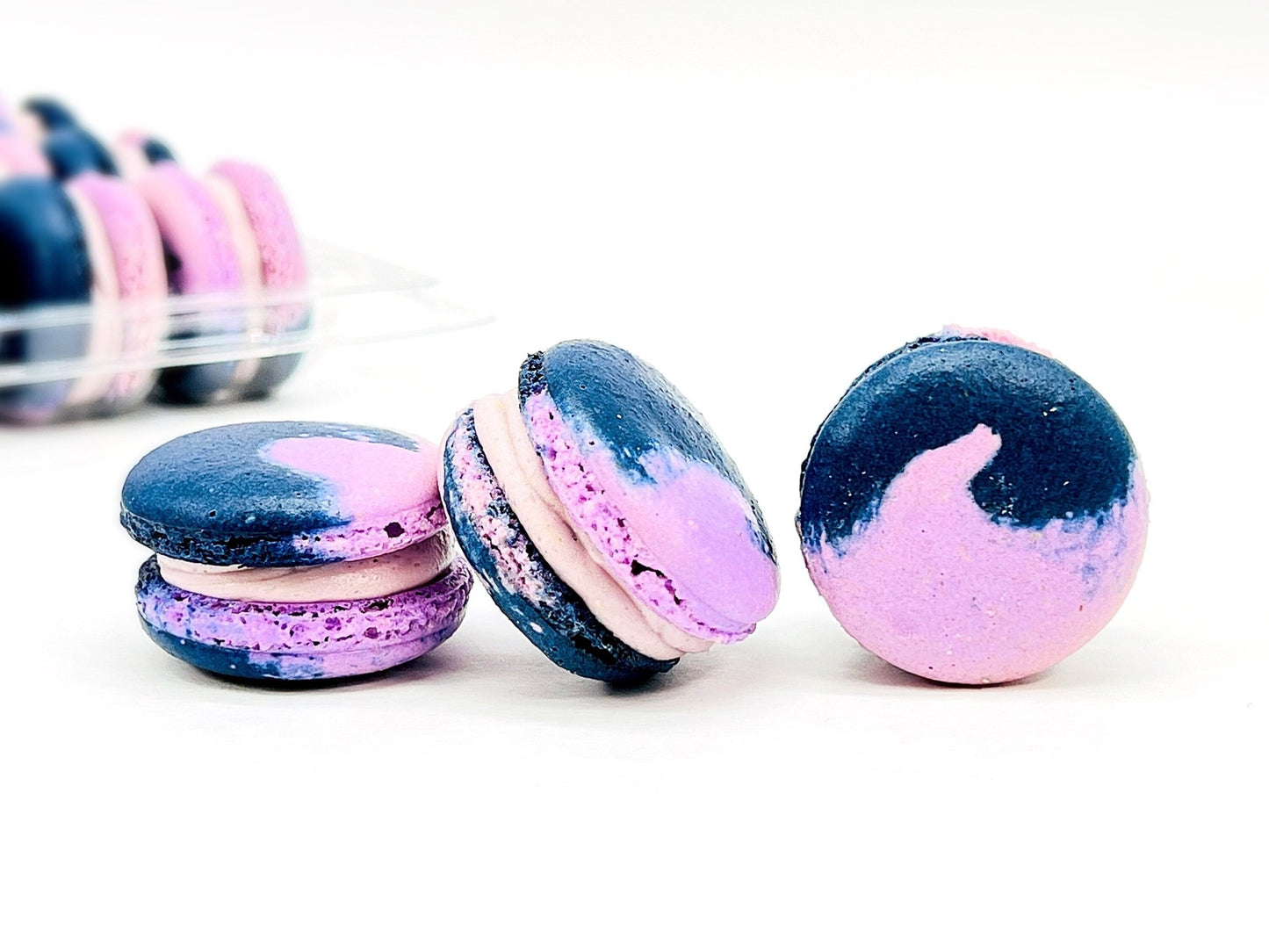 6 Pack The Grapery French Macarons (Blue Raspberry and Grape) - Macaron Centrale