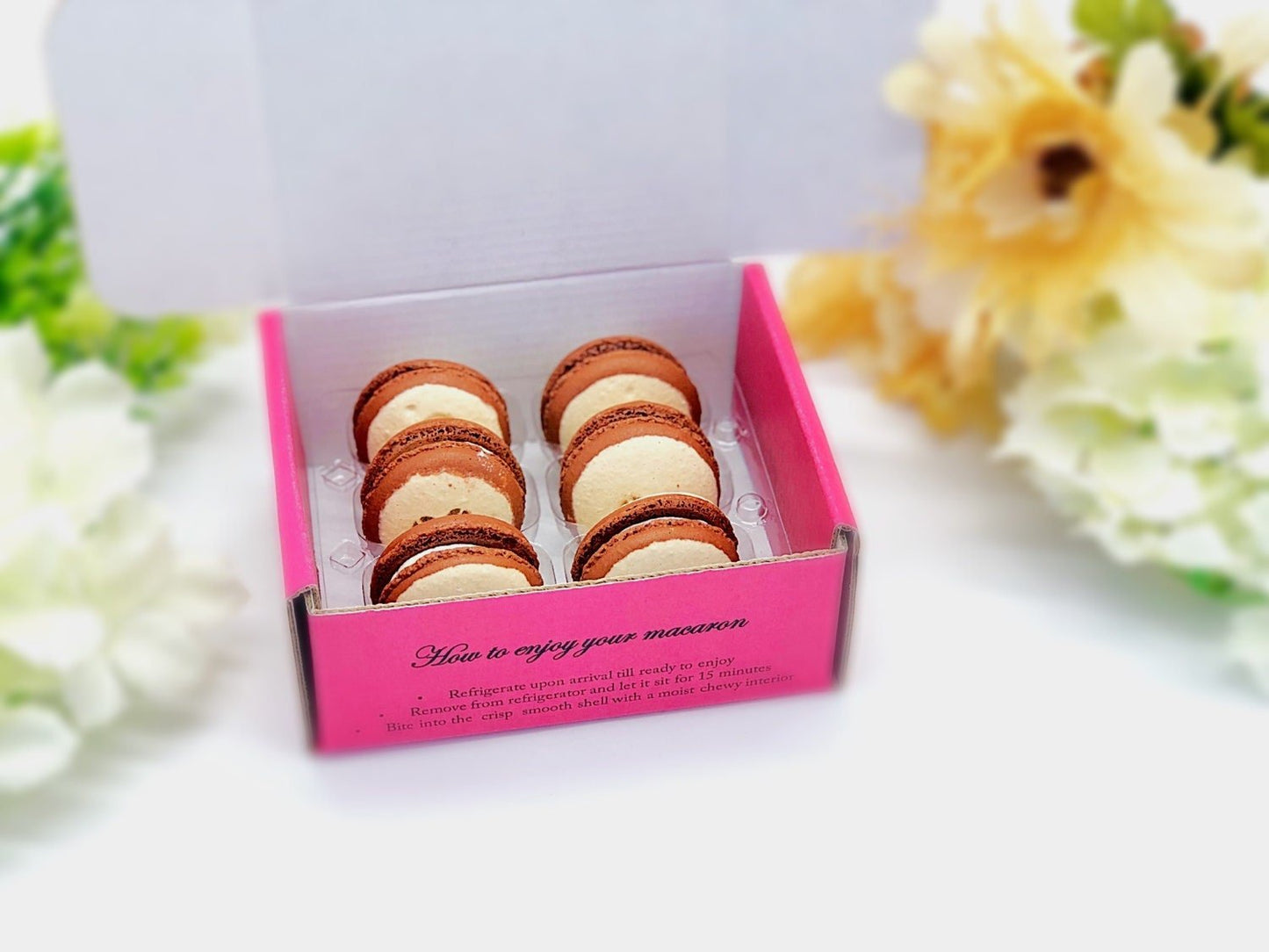 6 Pack vanilla latte macarons - Macaron Centrale