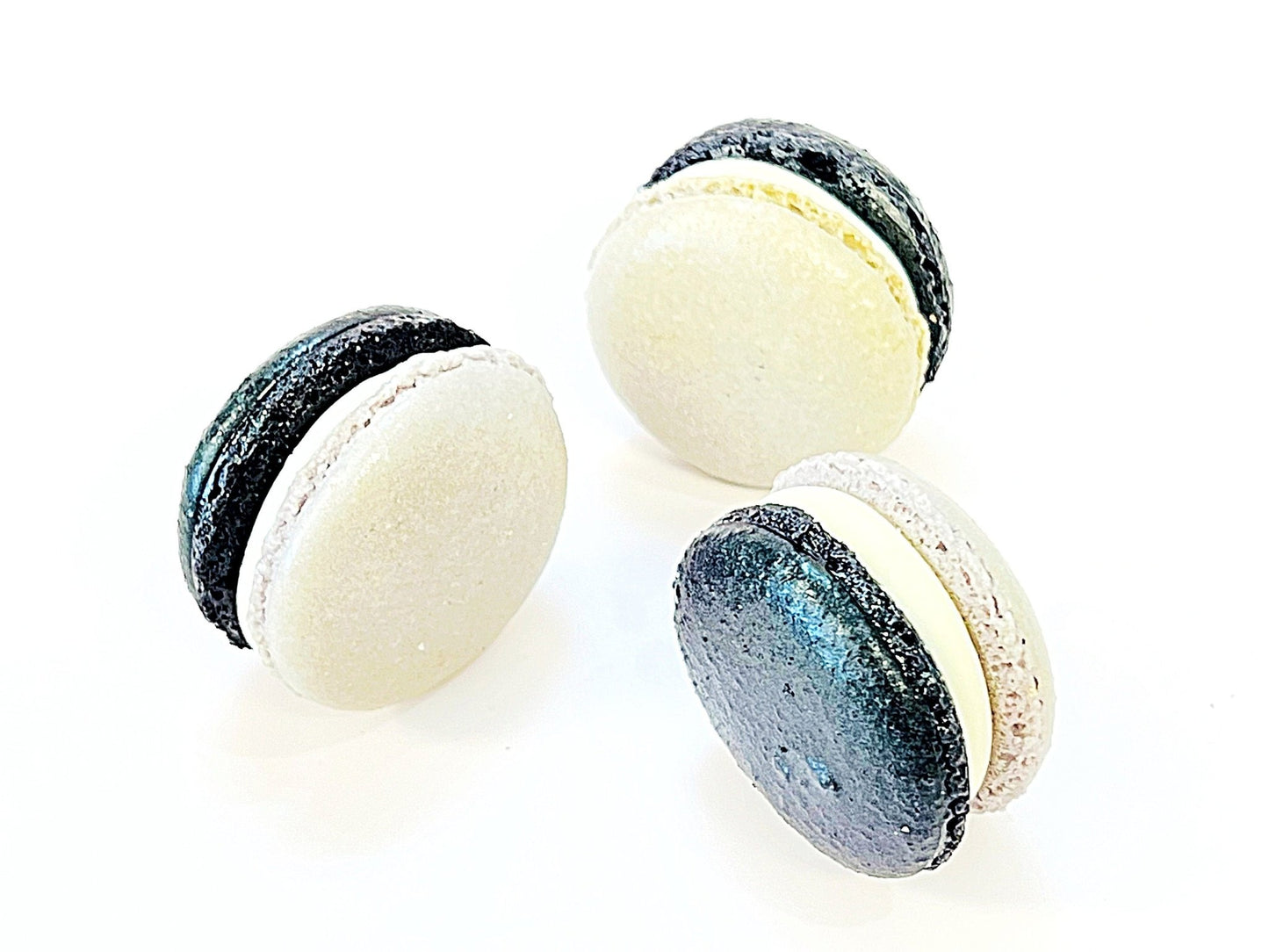 6 Pack white chocolate and blackberry French macarons | ideal for celebratory events. - Macaron Centrale