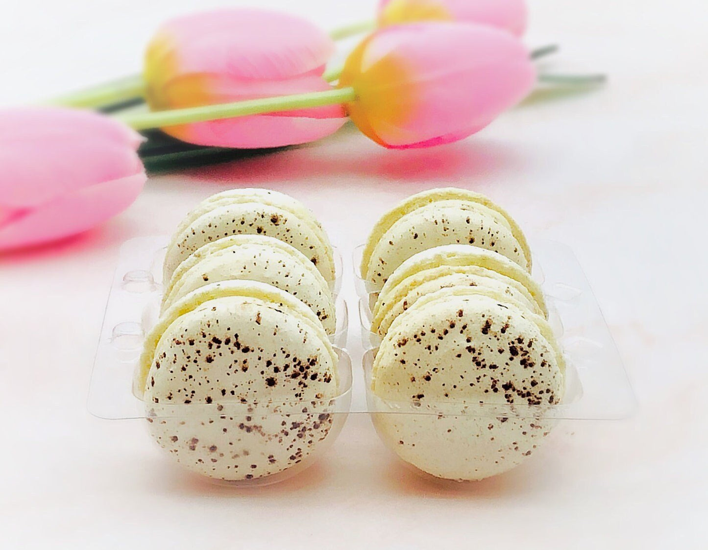 6 Pack White Chocolate Macarons - Macaron Centrale