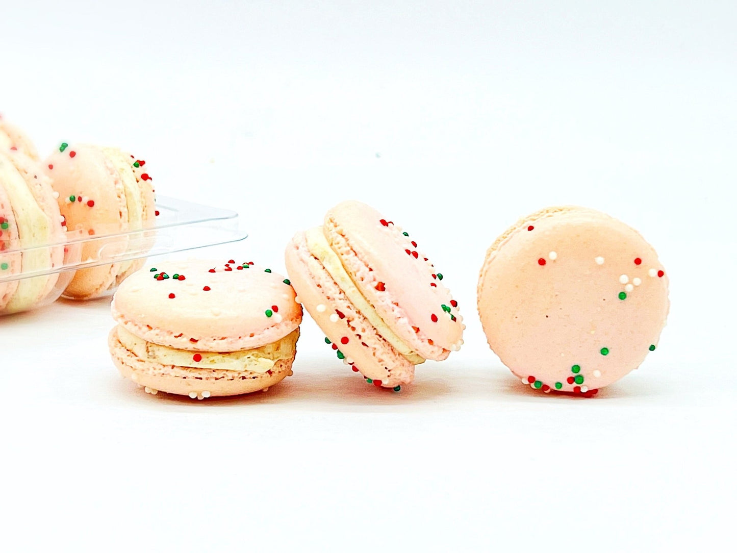 6 Strawberry Gingerbread French Macarons - Macaron Centrale