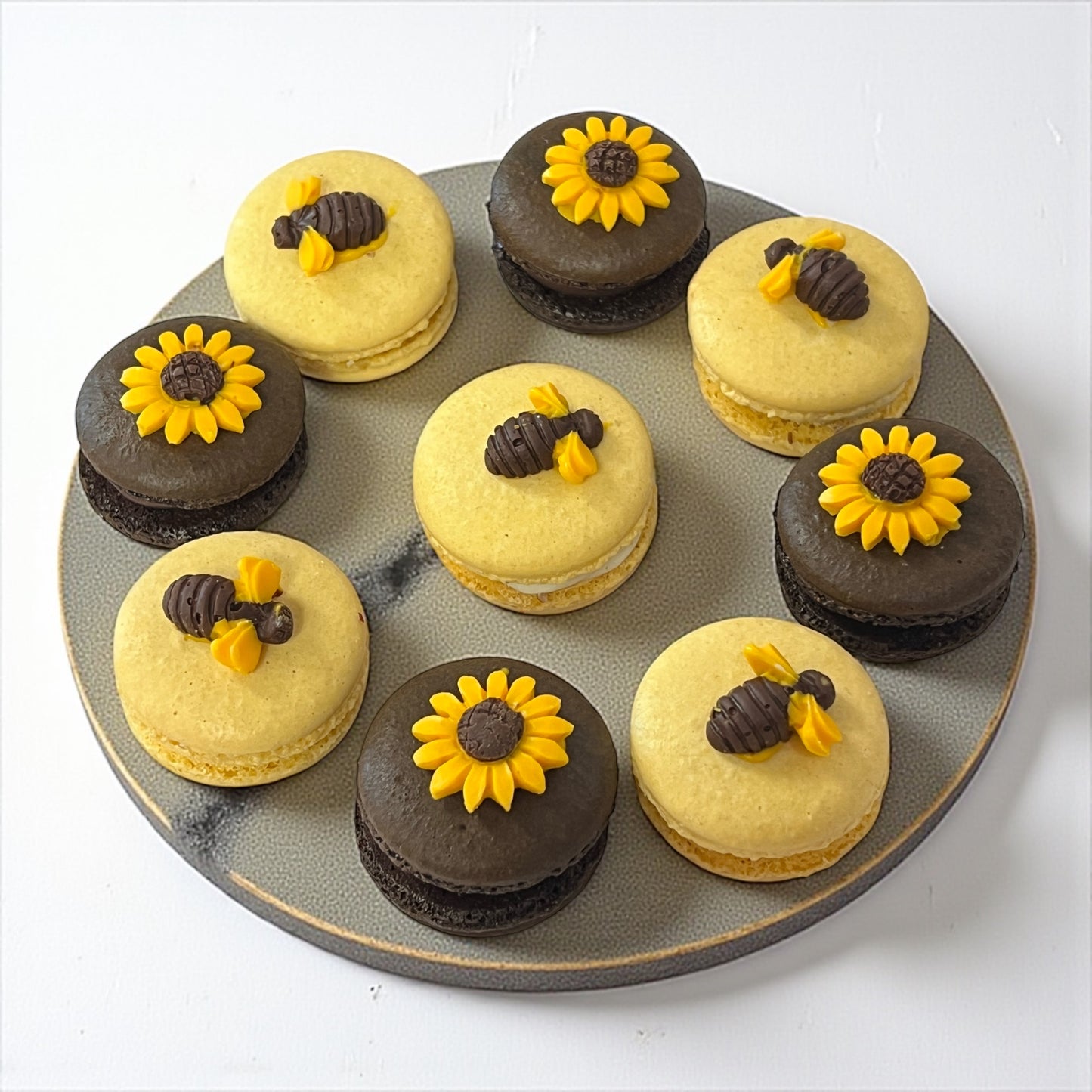 Buzzing Bloom Macaron Set