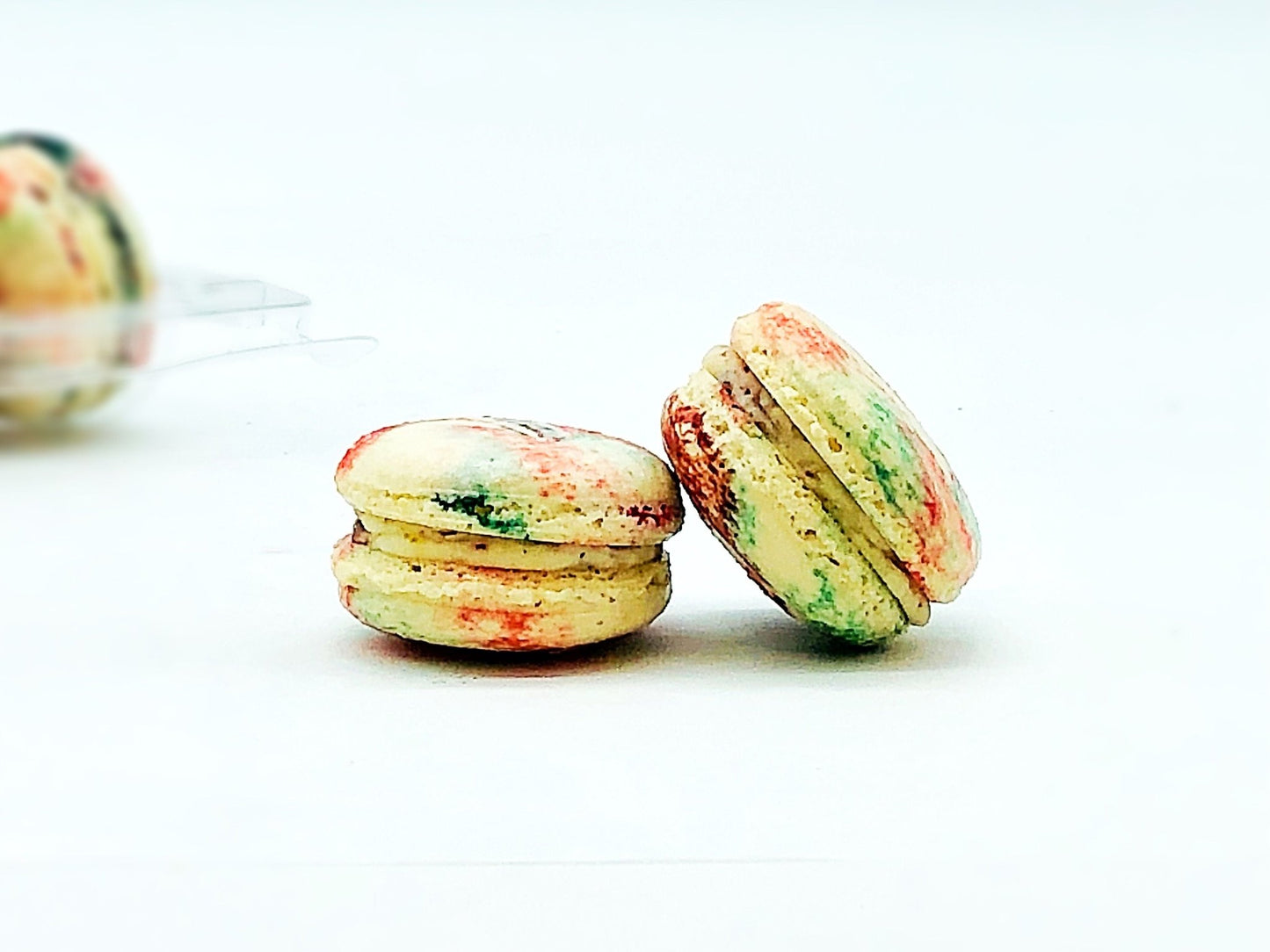 Cranberry Pistachio Macarons | Ideal for celebratory events. - Macaron Centrale6 Pack