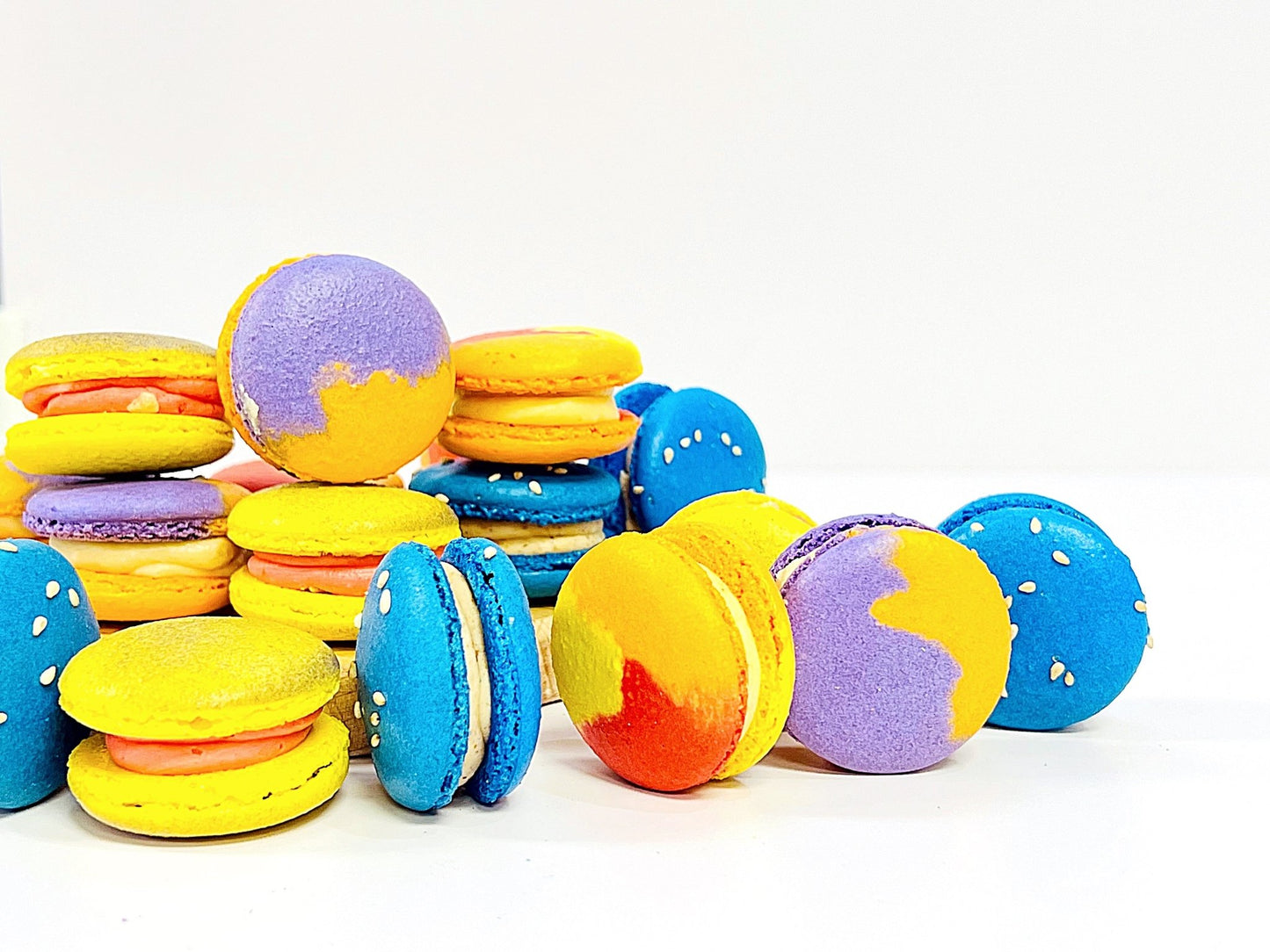 Diwali French Macaron Set | Available in 12 & 24 Pack | A Perfect Gift for Diwali Celebrations - Macaron Centrale12 Pack