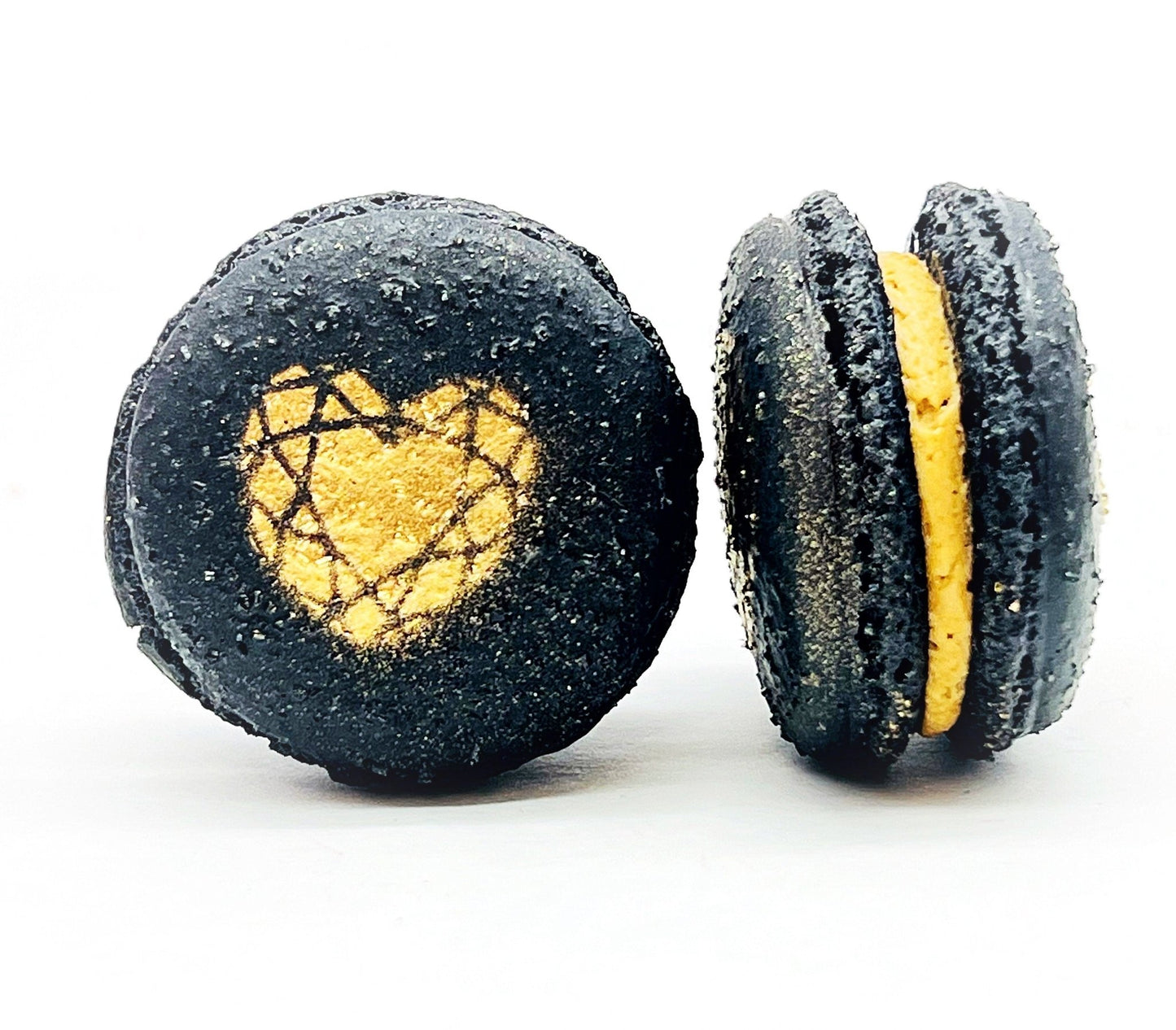 Luxe Mac | French Macarons with Heart Cut Airbrush | Available in 6, 12 and 24 Pack - Macaron CentraleBlackberry6 Pack