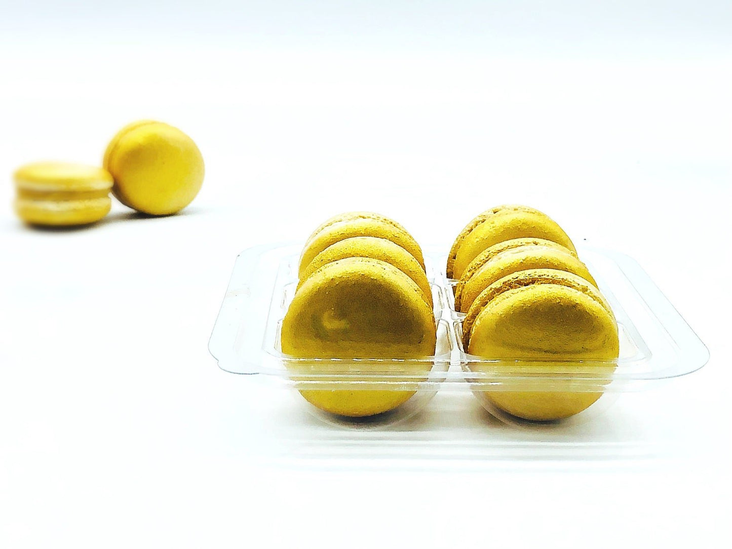 Luxe Mac | Gold Macarons | Ideal for celebratory events. - Macaron Centrale6 Pack