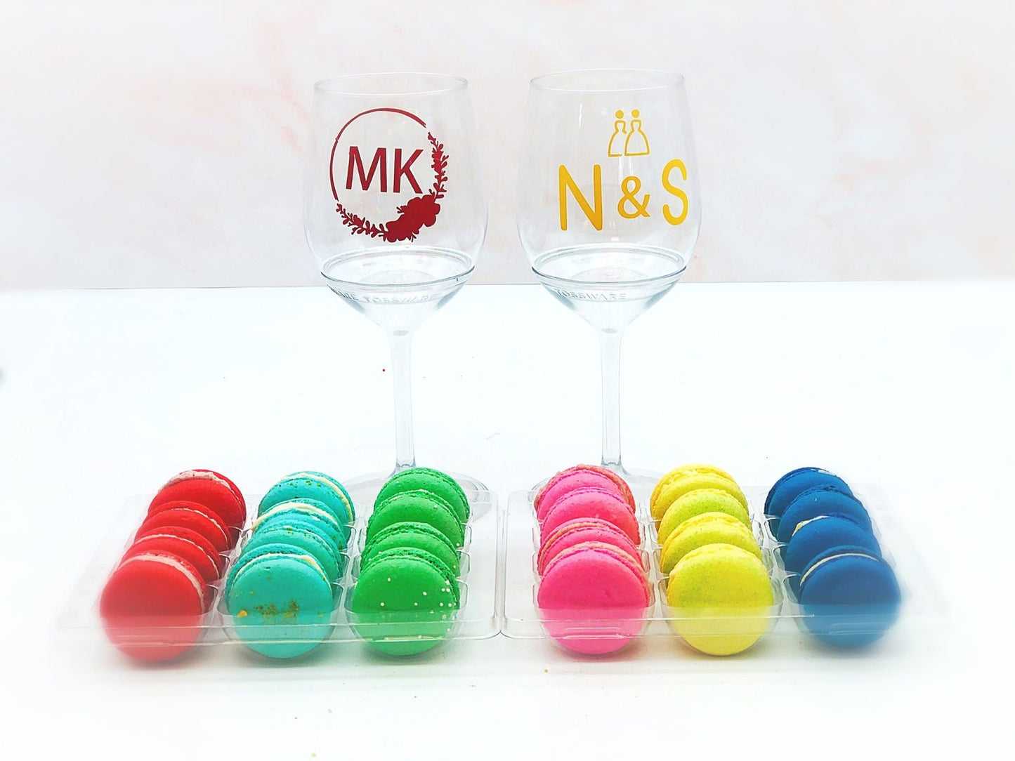 Macarons gift set with customizable stem wine glass | perfect for your next virtual party - Macaron CentraleGoldRegular (24 Pack)