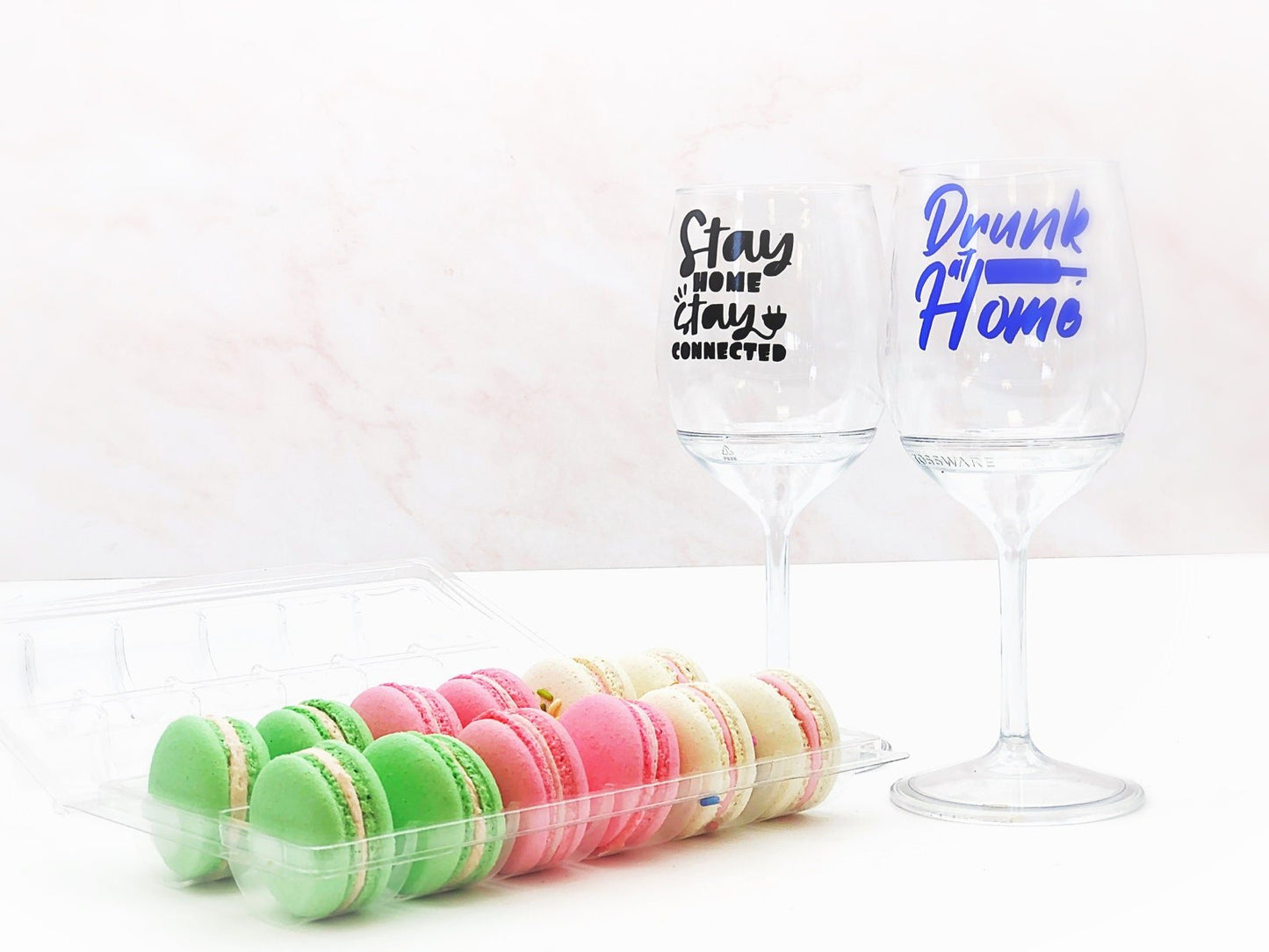Macarons gift set with customizable stem wine glass | perfect for your next virtual party - Macaron CentraleGoldRegular (24 Pack)