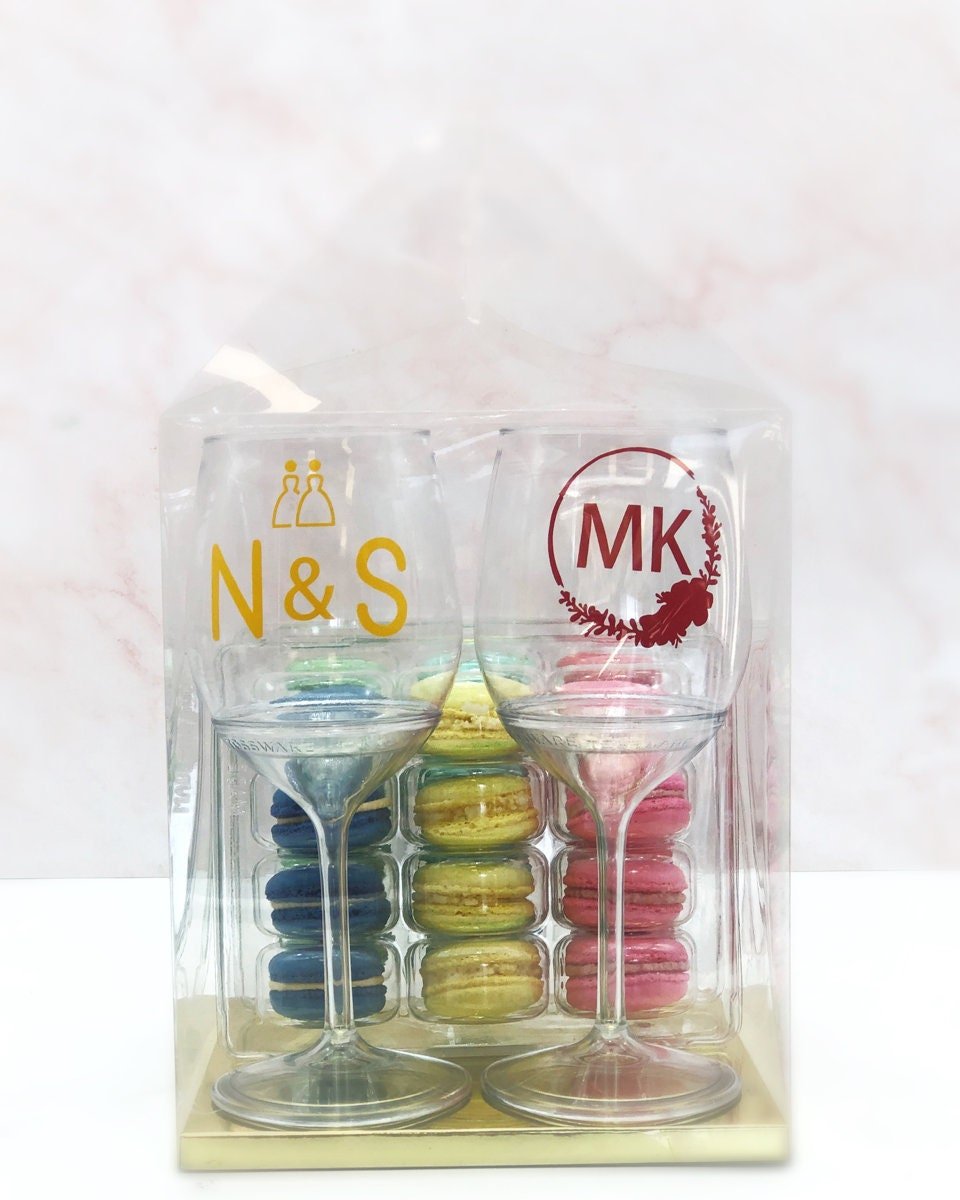 Macarons gift set with customizable stem wine glass | perfect for your next virtual party - Macaron CentraleGoldRegular (24 Pack)