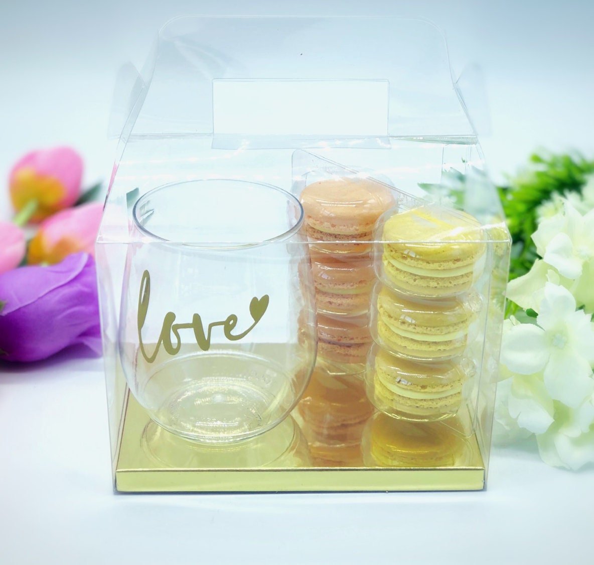 Macarons gift set with customizable stemless wine glass | perfect for your next virtual party - Macaron Centralegold