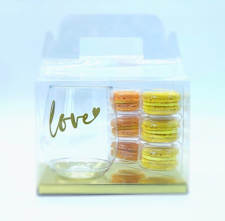 Macarons gift set with customizable stemless wine glass | perfect for your next virtual party - Macaron Centralegold