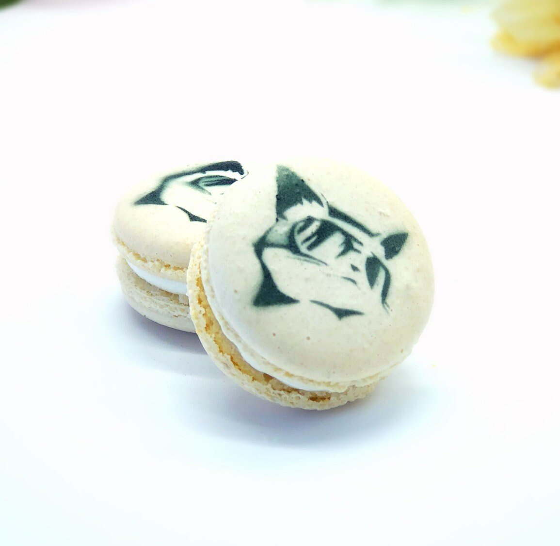 Novelty Macarons | Edible Spray Paint (Cat in Sun Glasses)… - Macaron Centrale6 pack