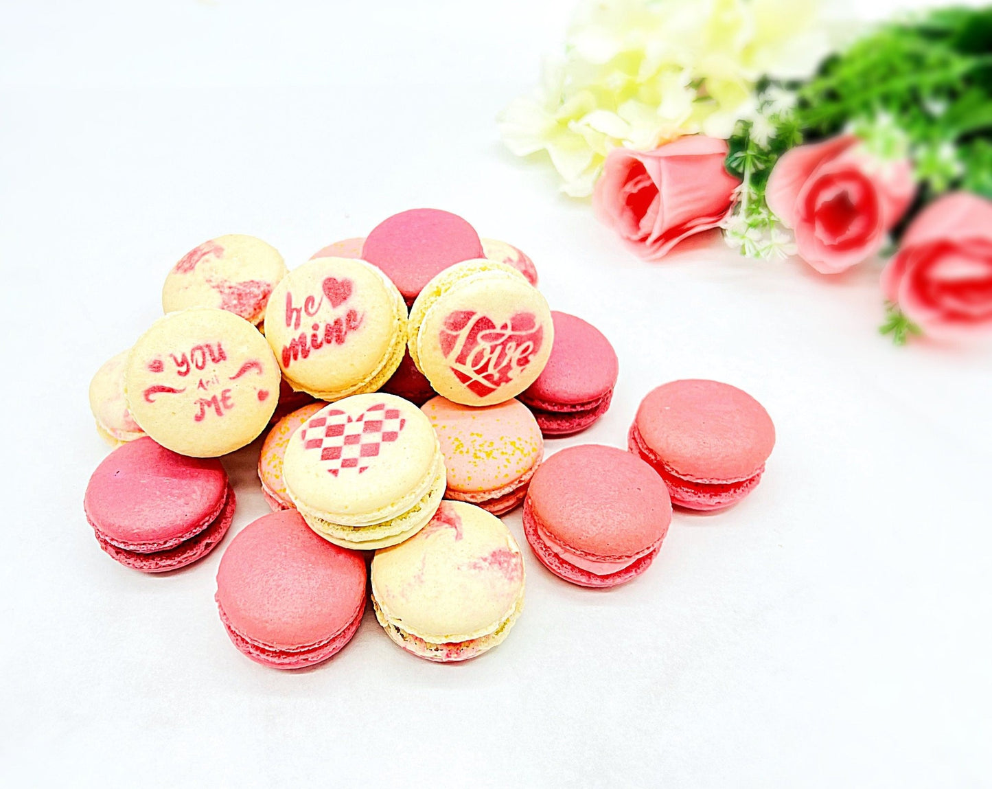 The Pink Love Macarons | 12 French Macarons Set - Macaron Centrale
