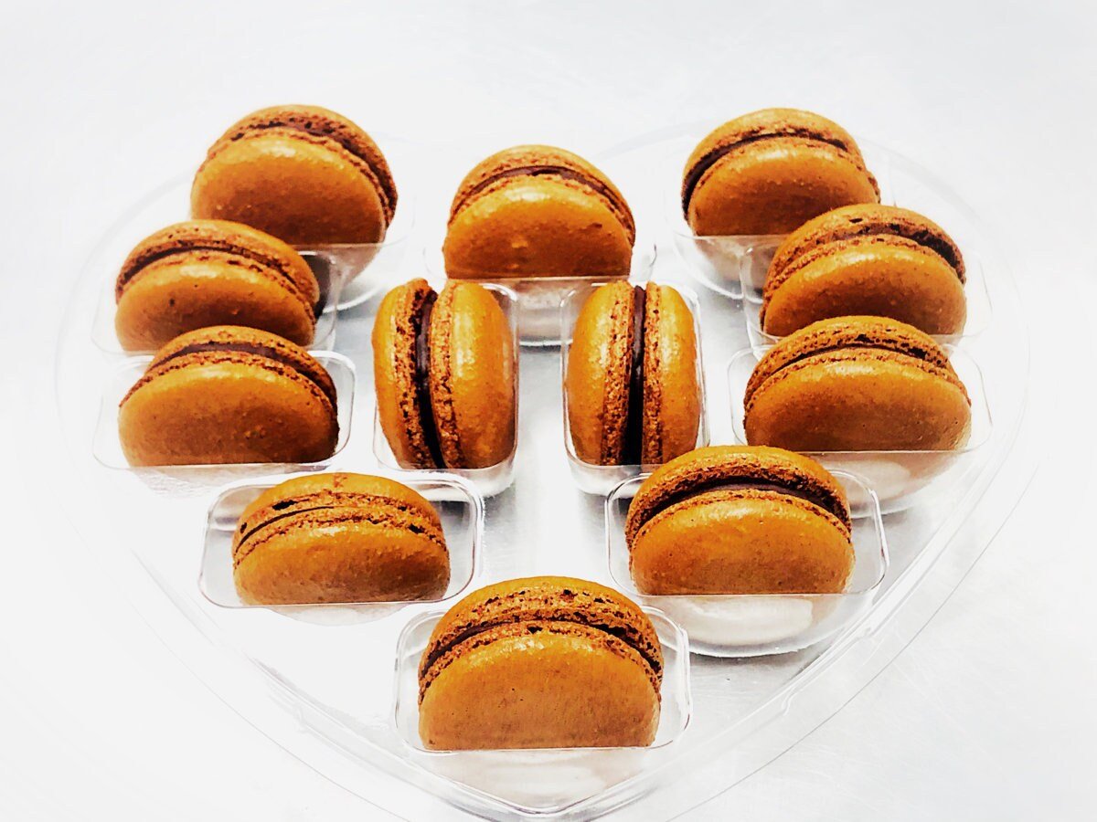12 Cavities Heart Shape Macaron Clamshell PET (macarons are not included) - Macaron Centrale1