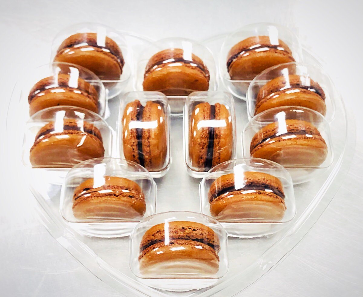 12 Cavities Heart Shape Macaron Clamshell PET (macarons are not included) - Macaron Centrale1