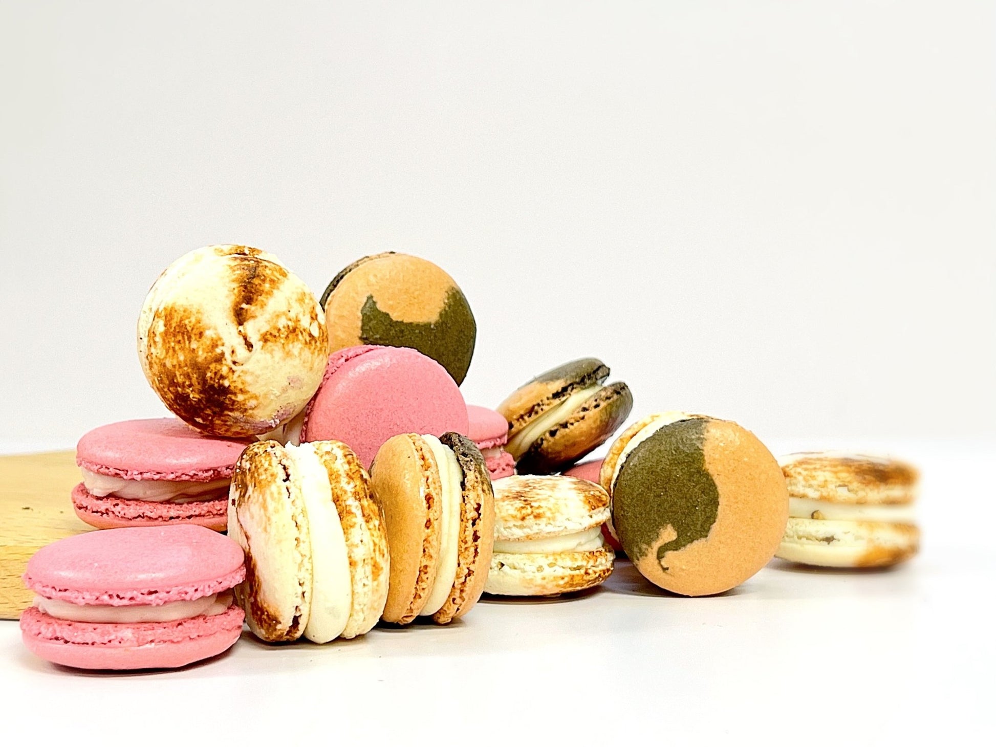 12 Pack Happy Thanksgiving Macaron Collection with Clear Gift Box | Choose Your Favorites - Macaron Centrale