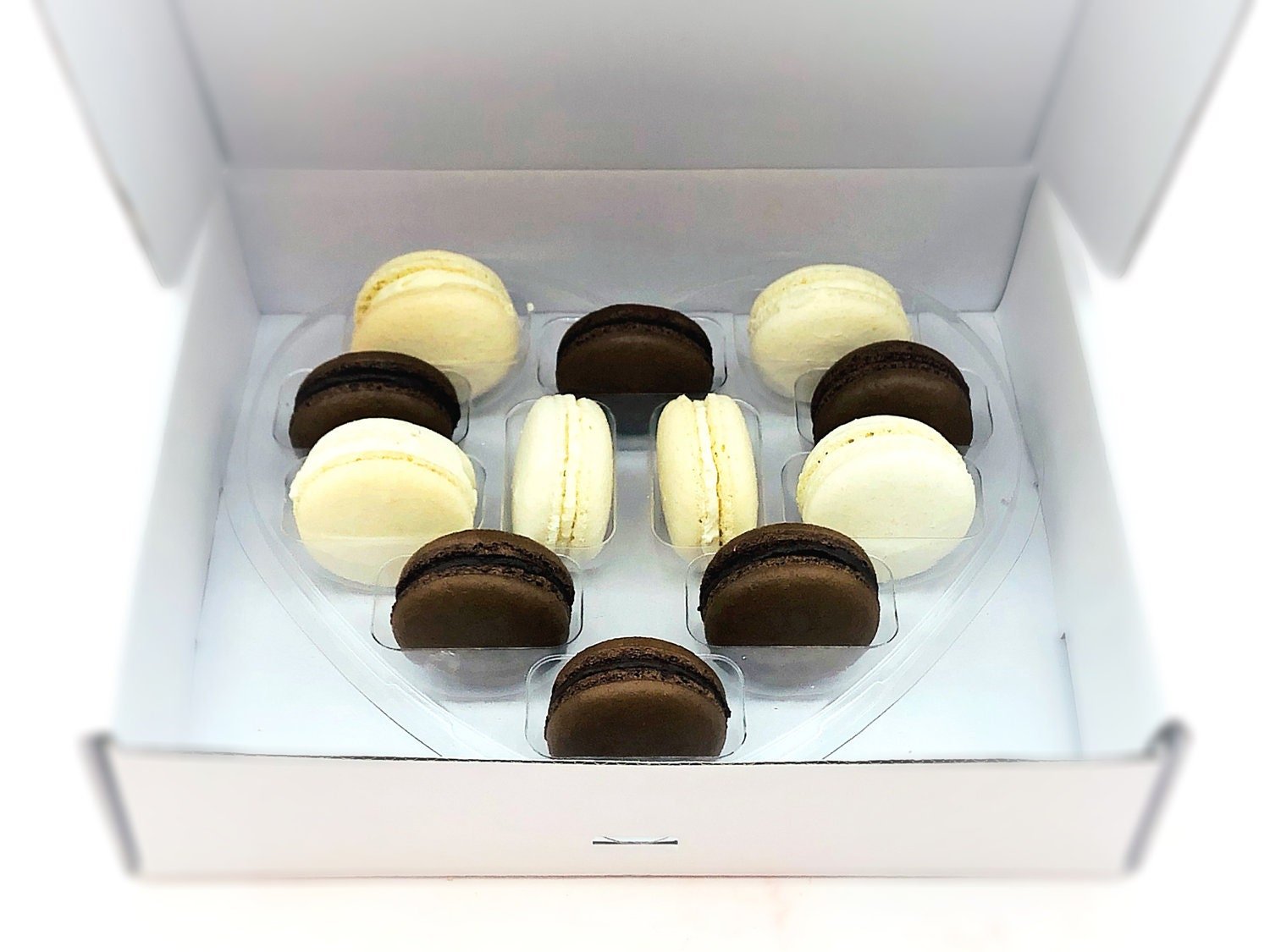 12 Pack The Heart | Vanilla Chocolate - Macaron Centrale