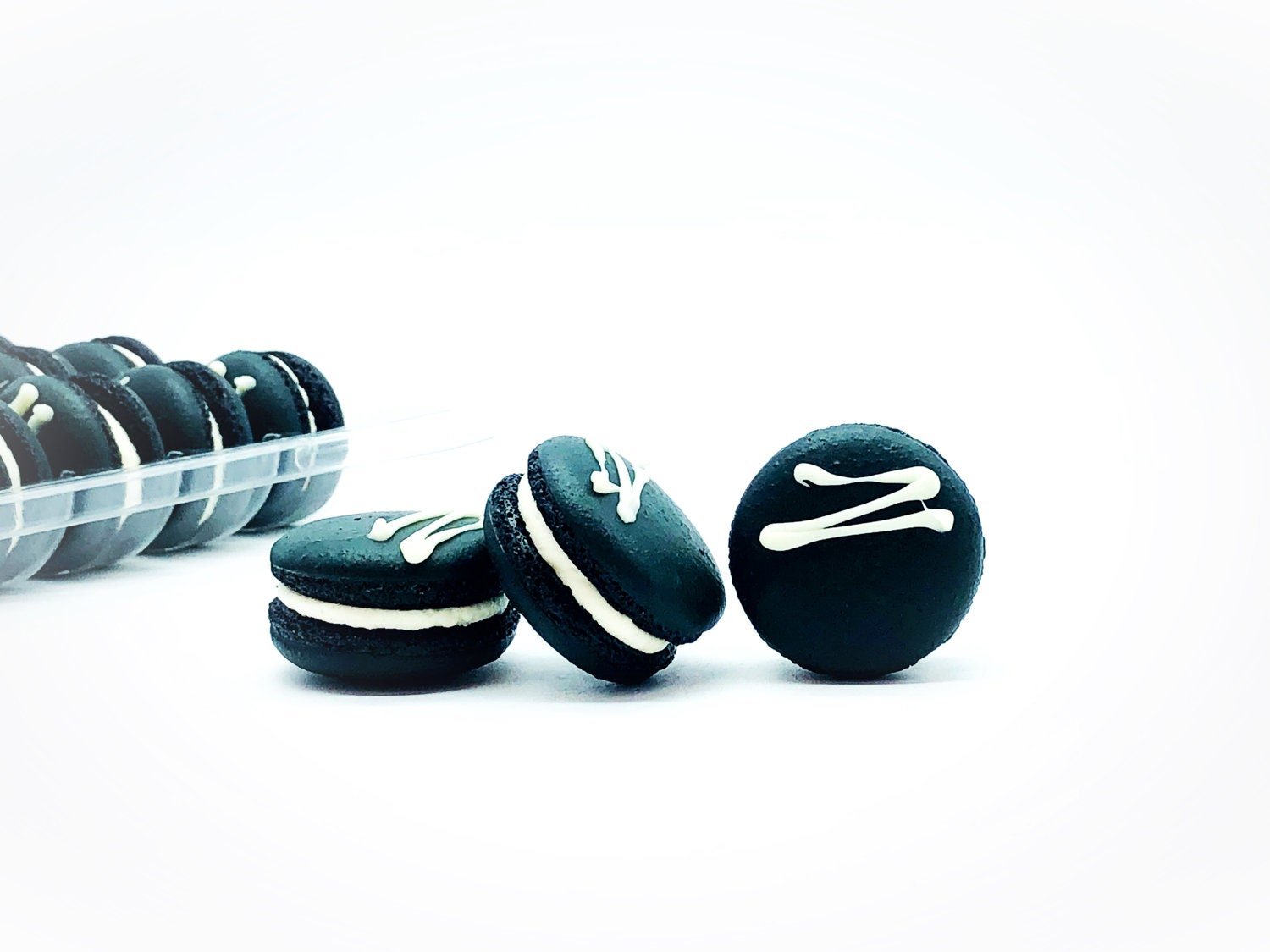 50 Pack Black Velvet French Macaron Value Pack - Macaron Centrale