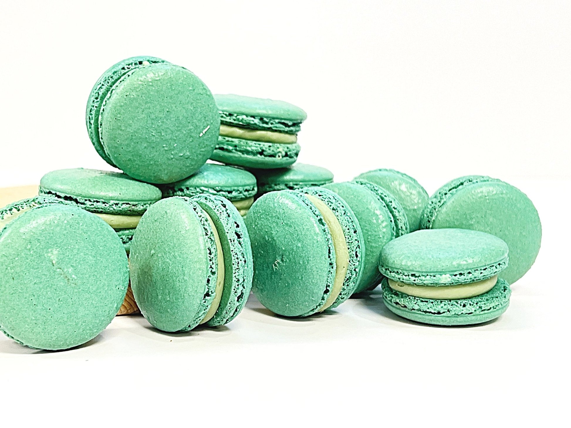 50 Pack Butterbeer Ganache French Macaron Value - Macaron Centrale