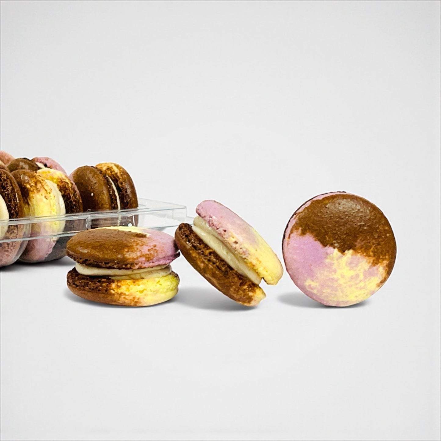 50 Pack Chai au Miel French Macarons - Macaron Centrale