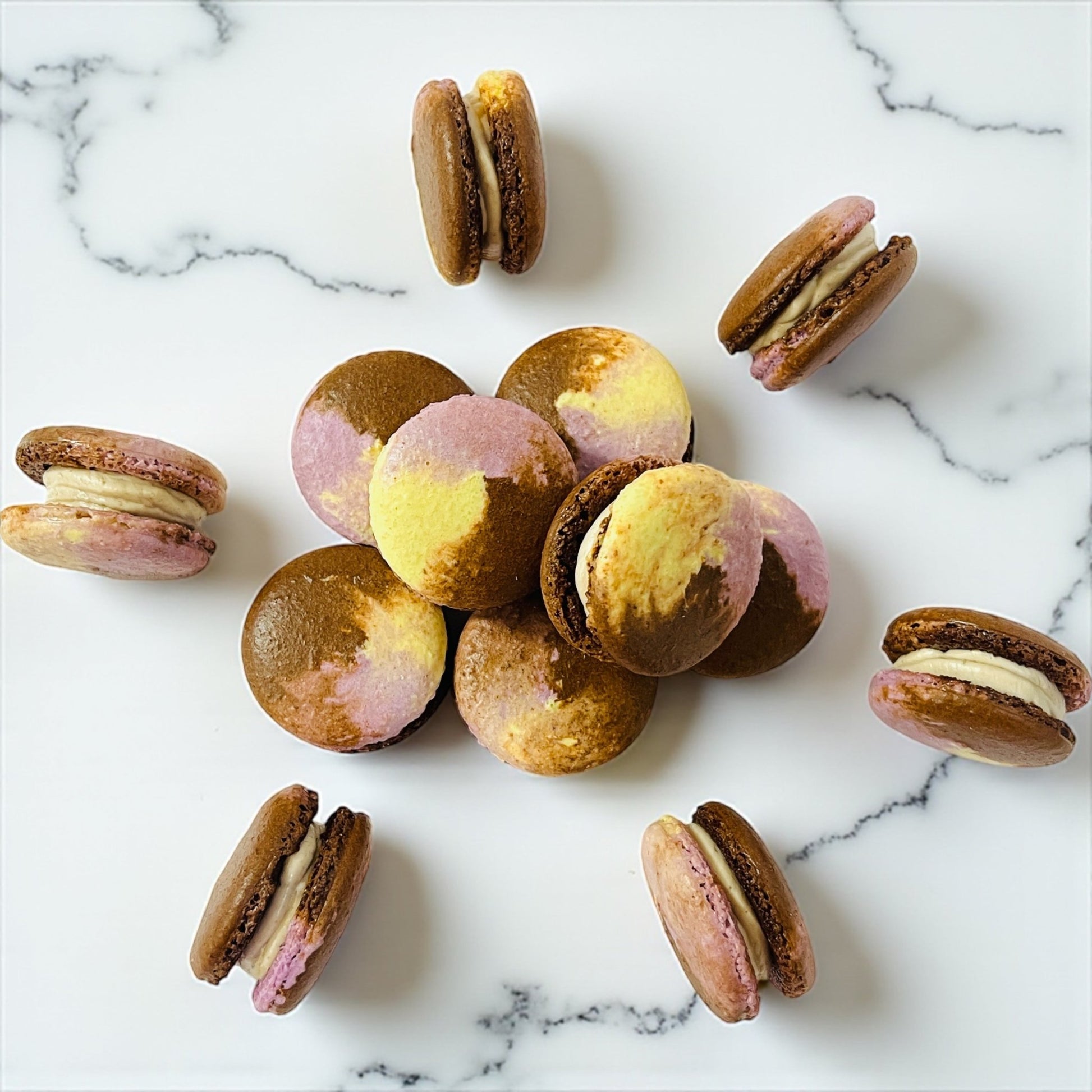 50 Pack Chai au Miel French Macarons - Macaron Centrale