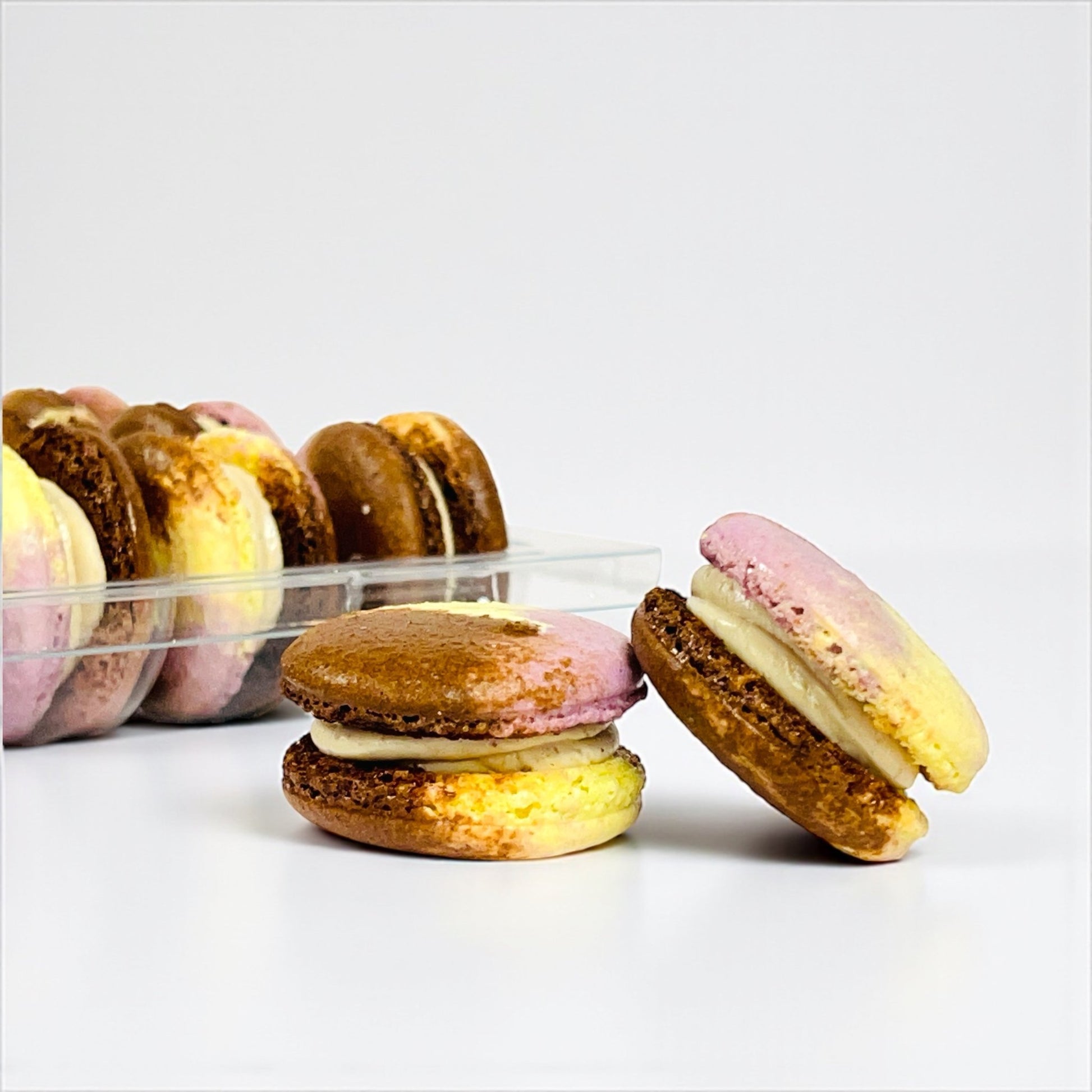 50 Pack Chai au Miel French Macarons - Macaron Centrale