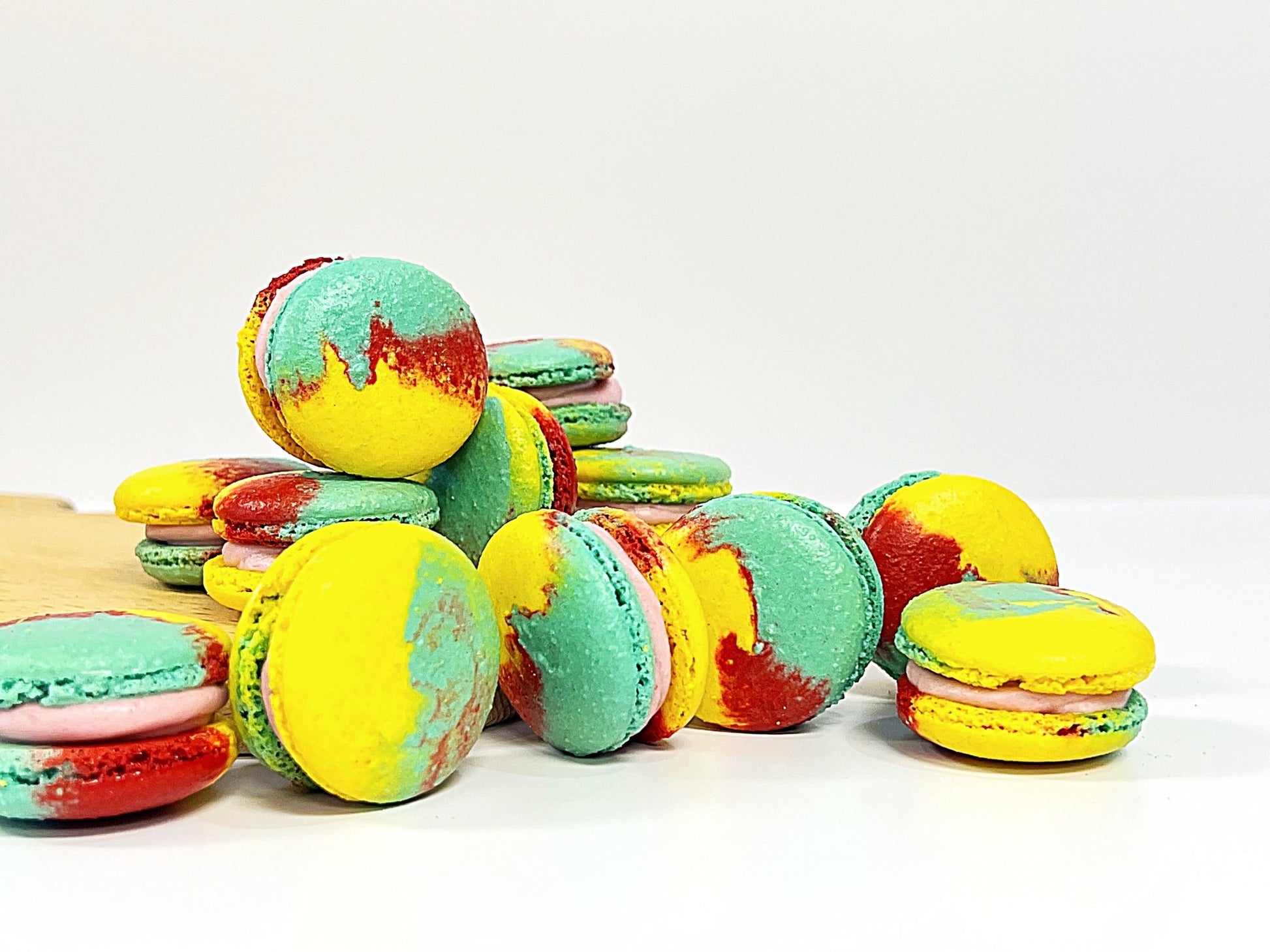 50 Pack Cranberry & Peach French Macaron Value Pack - Macaron Centrale