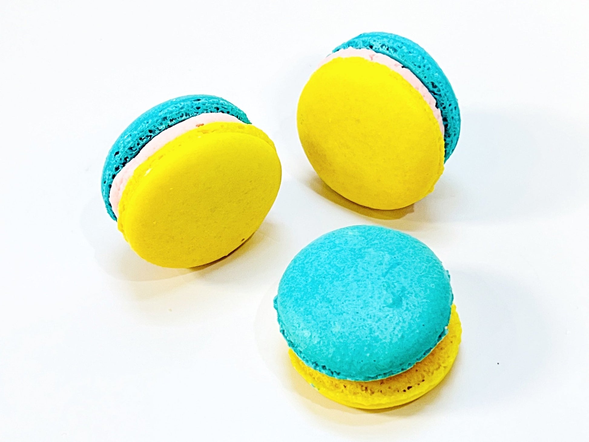 50 Pack Honey French Macaron Value Pack | Vanilla, Chocolate and Strawberry - Macaron Centrale