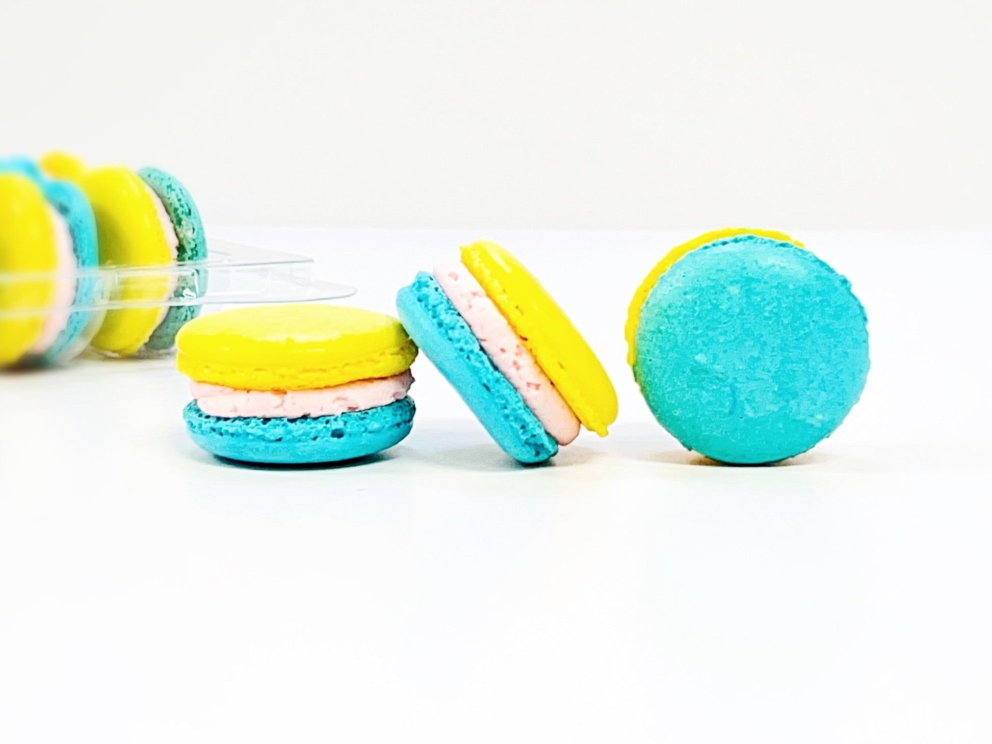 50 Pack Honey French Macaron Value Pack | Vanilla, Chocolate and Strawberry - Macaron Centrale