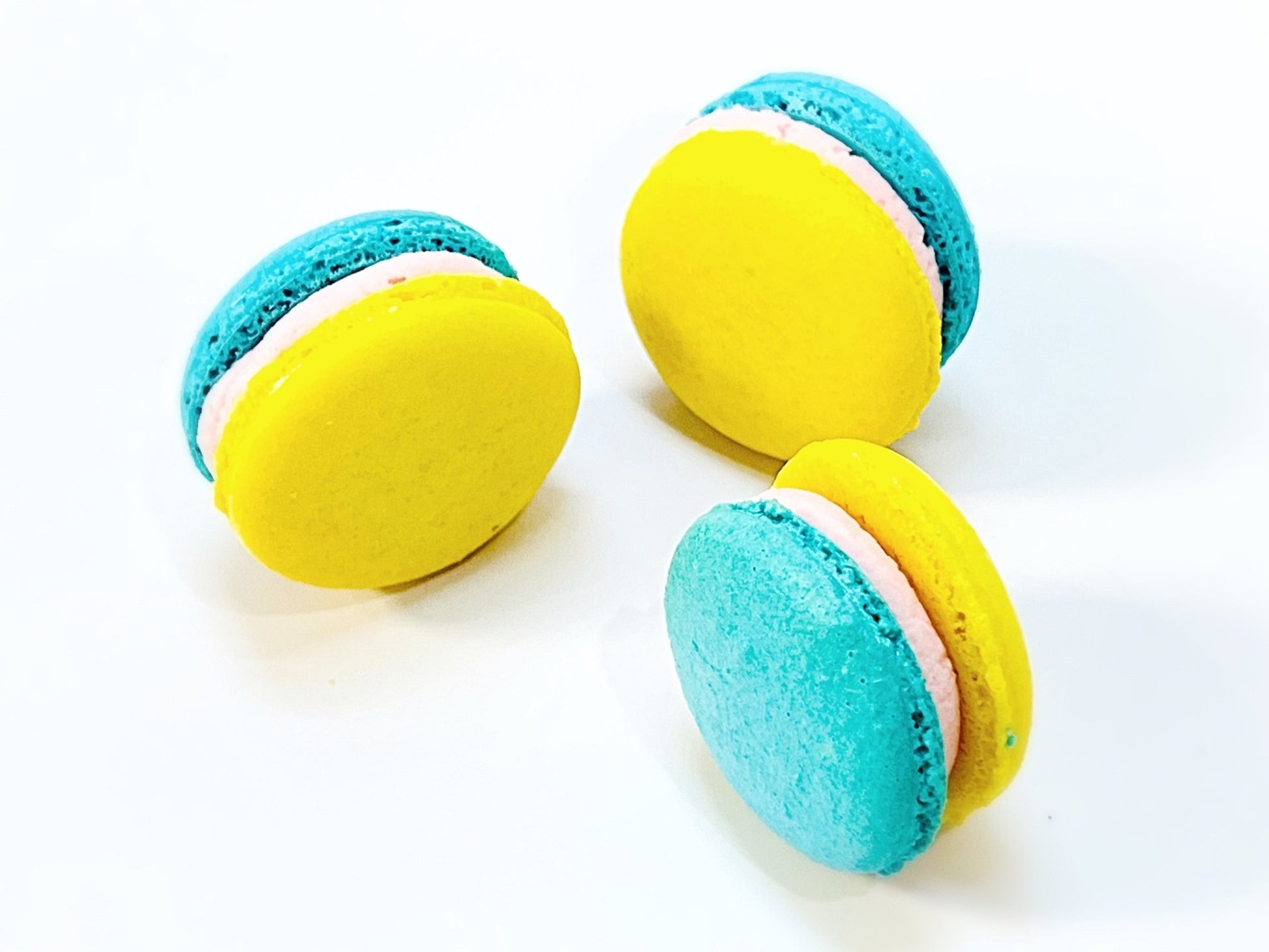 50 Pack Honey French Macaron Value Pack | Vanilla, Chocolate and Strawberry - Macaron Centrale