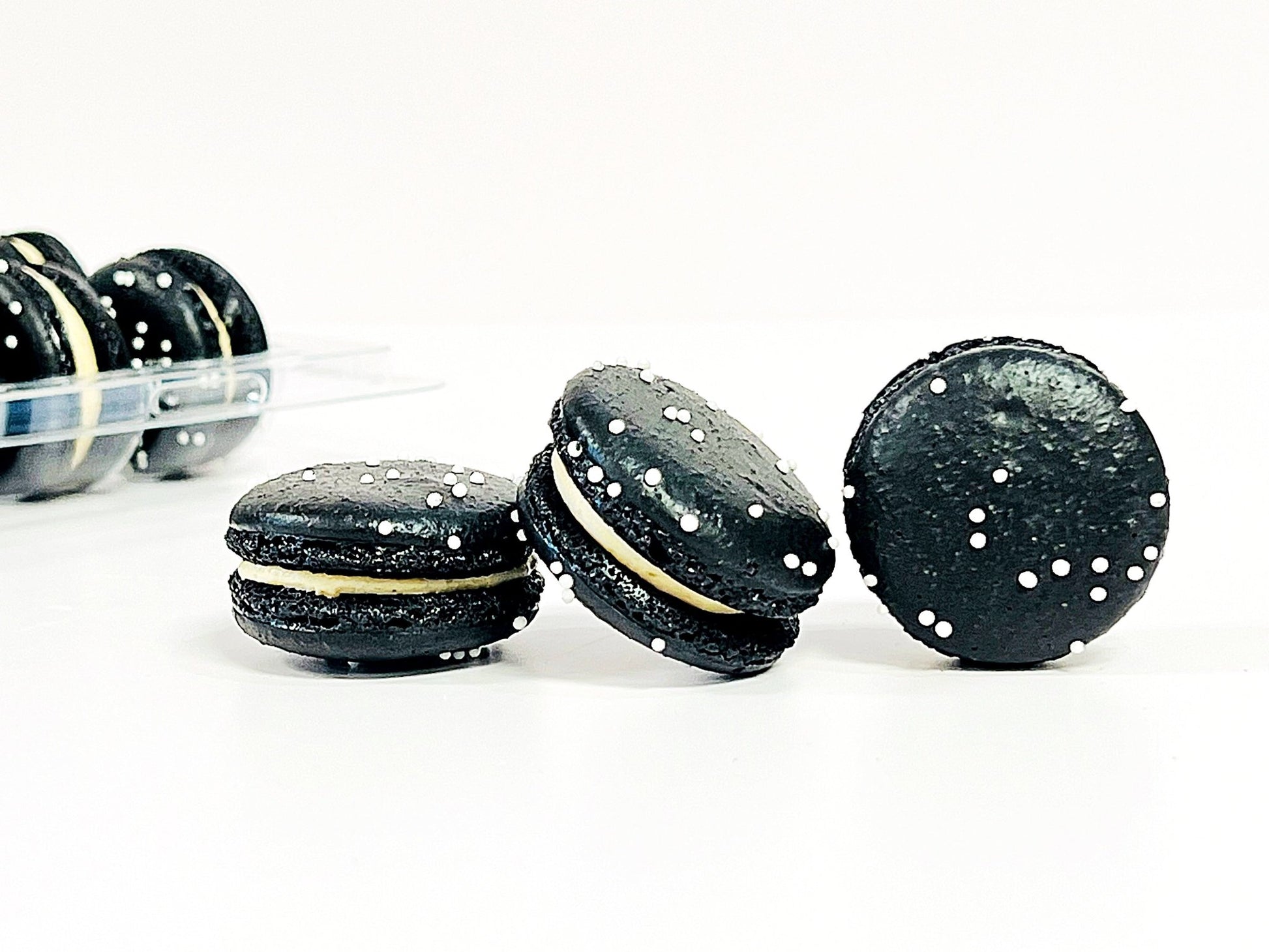 50 Pack Majestic Coconut French Macaron Value Pack - Macaron Centrale