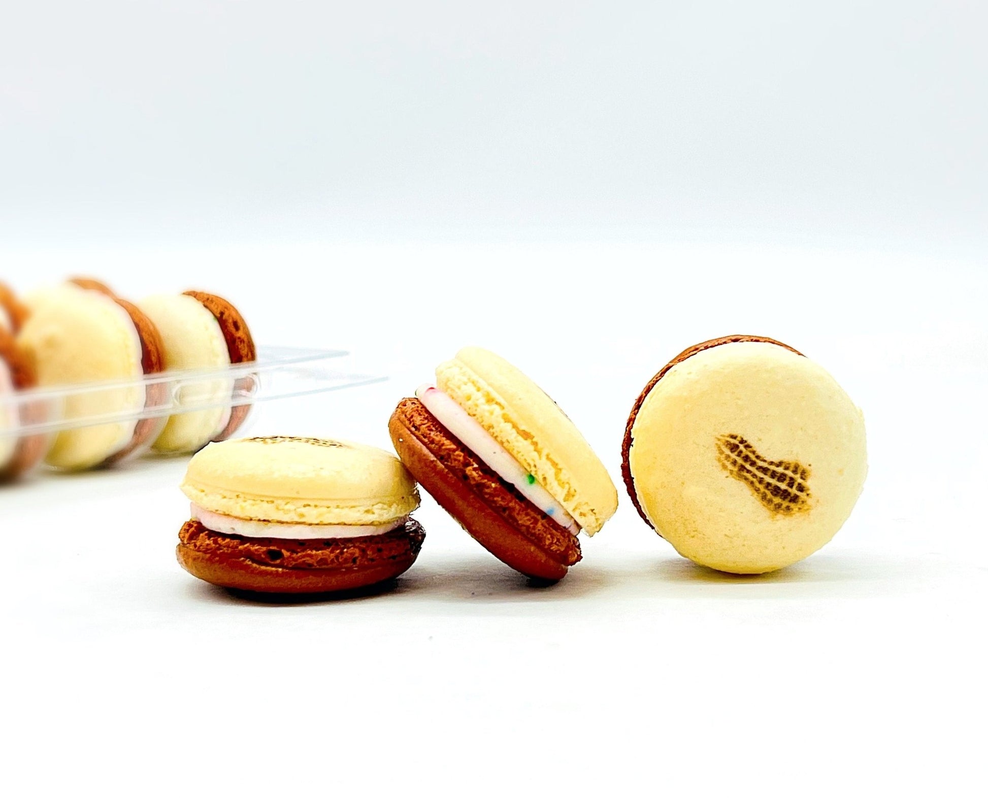 50 Pack Peanut Sundae French Macaron Value Pack - Macaron Centrale