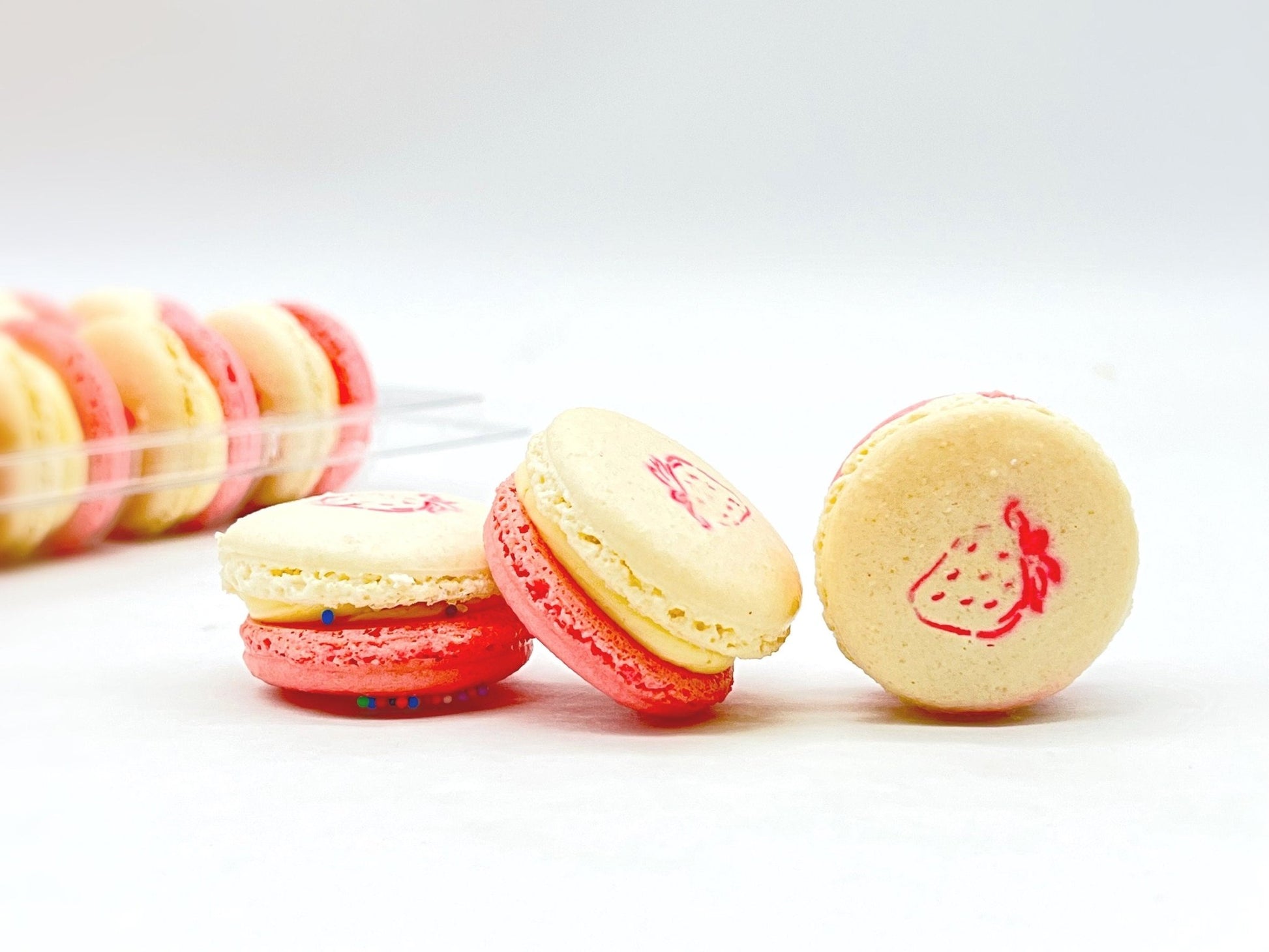 50 Pack Strawberry Sundae French Macaron Value Pack - Macaron Centrale