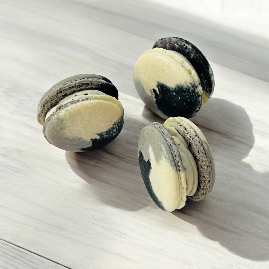 50 - Pack White Chocolate Coconut French Macarons - Macaron Centrale