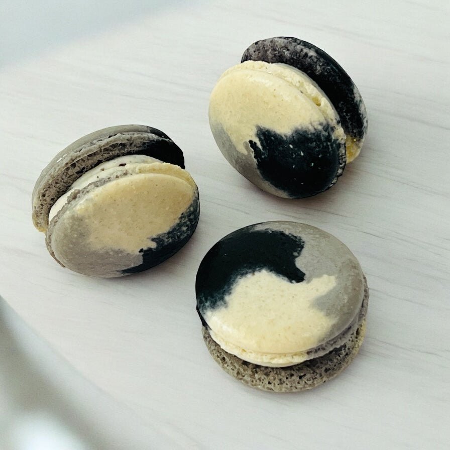 50 - Pack White Chocolate Coconut French Macarons - Macaron Centrale