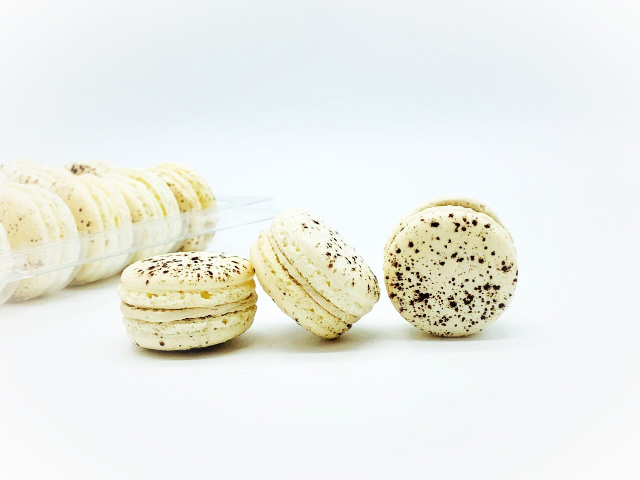 50 Pack White Chocolate French Macaron Value Pack - Macaron Centrale