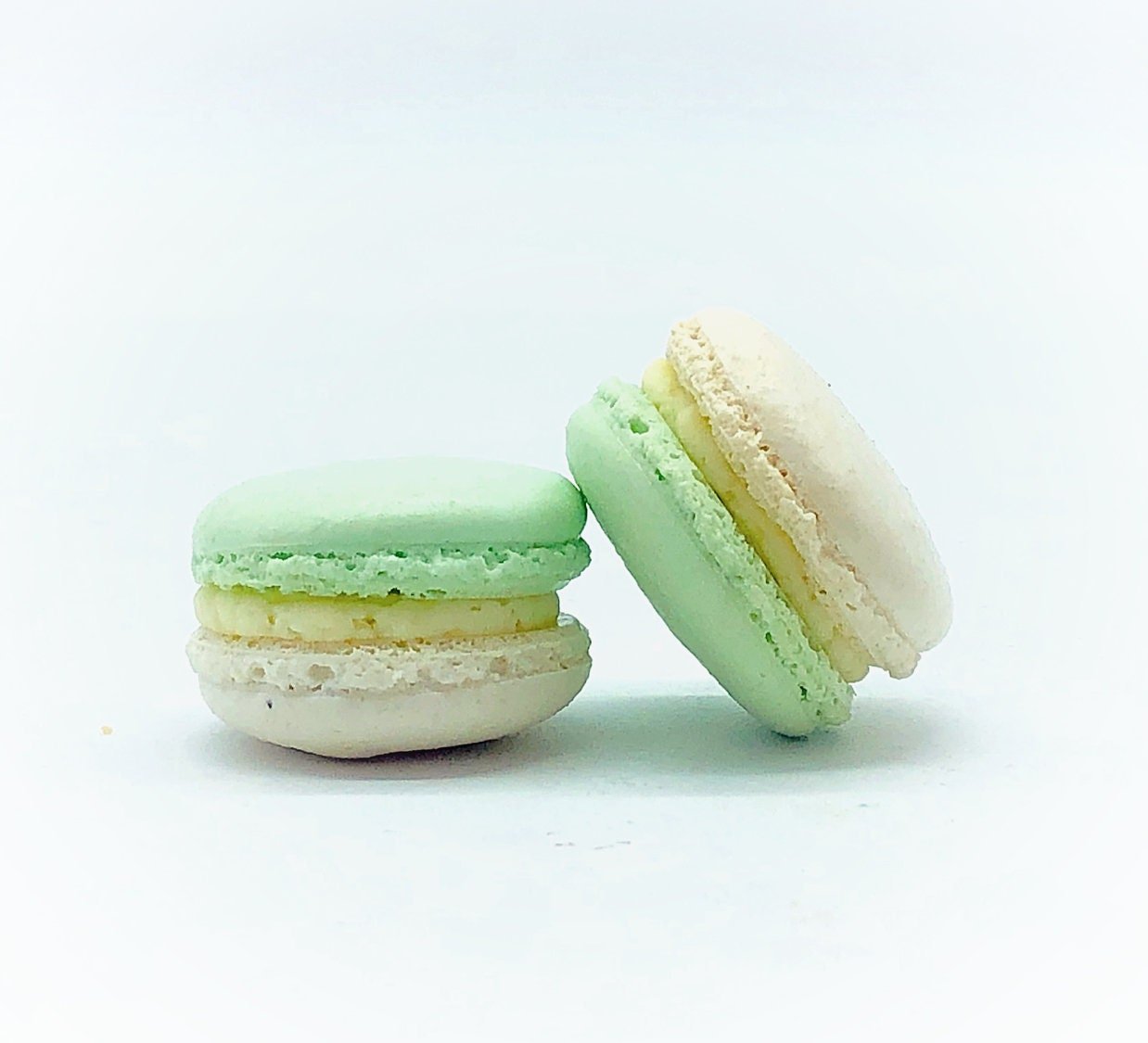 6 Pack Apple White Chocolate Ganache Macarons - Macaron Centrale