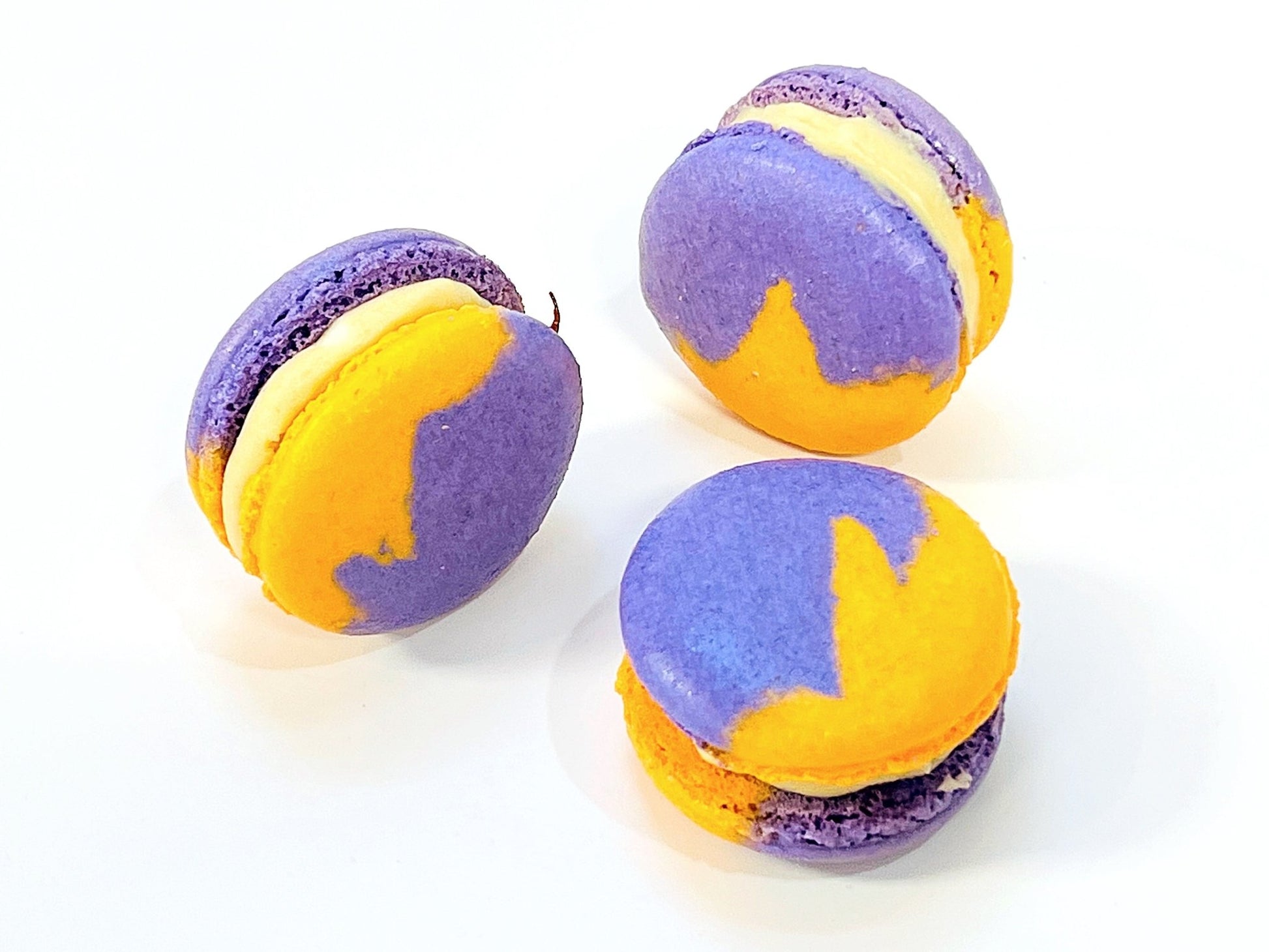6 Pack Cashew and Dates French Macaron - Macaron Centrale