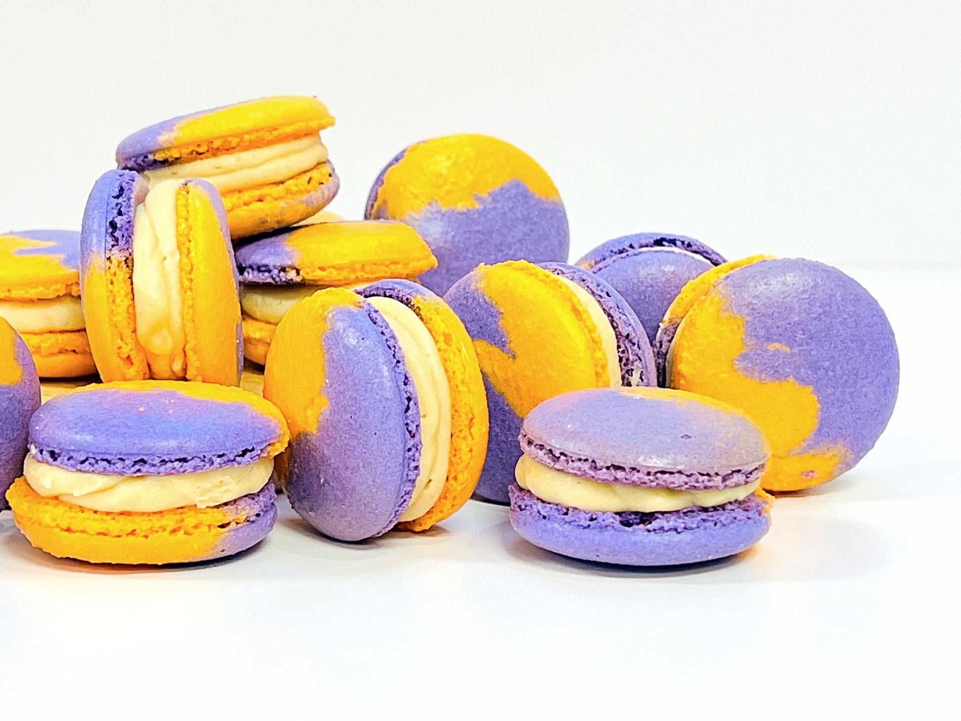 6 Pack Cashew and Dates French Macaron - Macaron Centrale